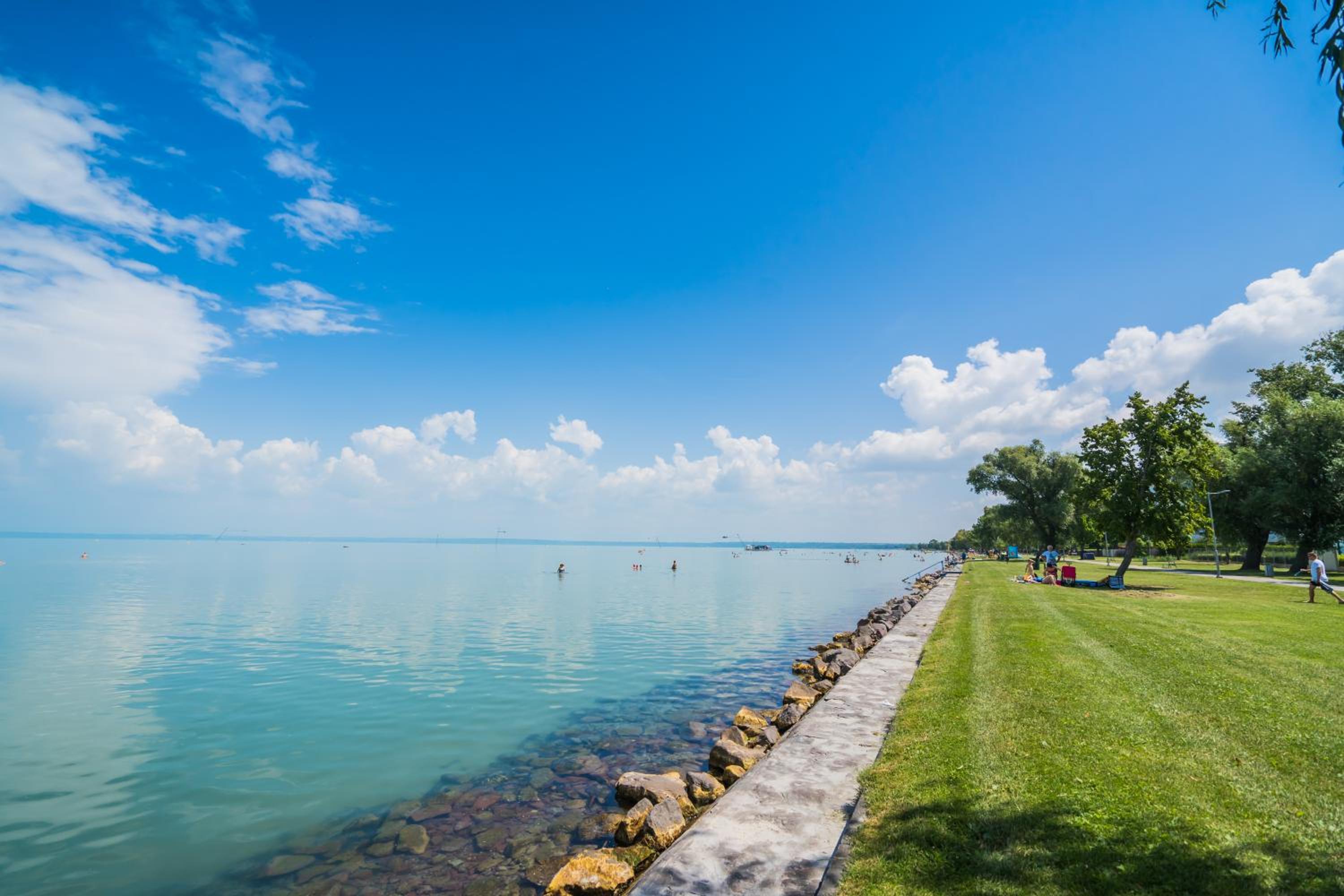 Two-Bedroom Apartment with Lake View photo 3