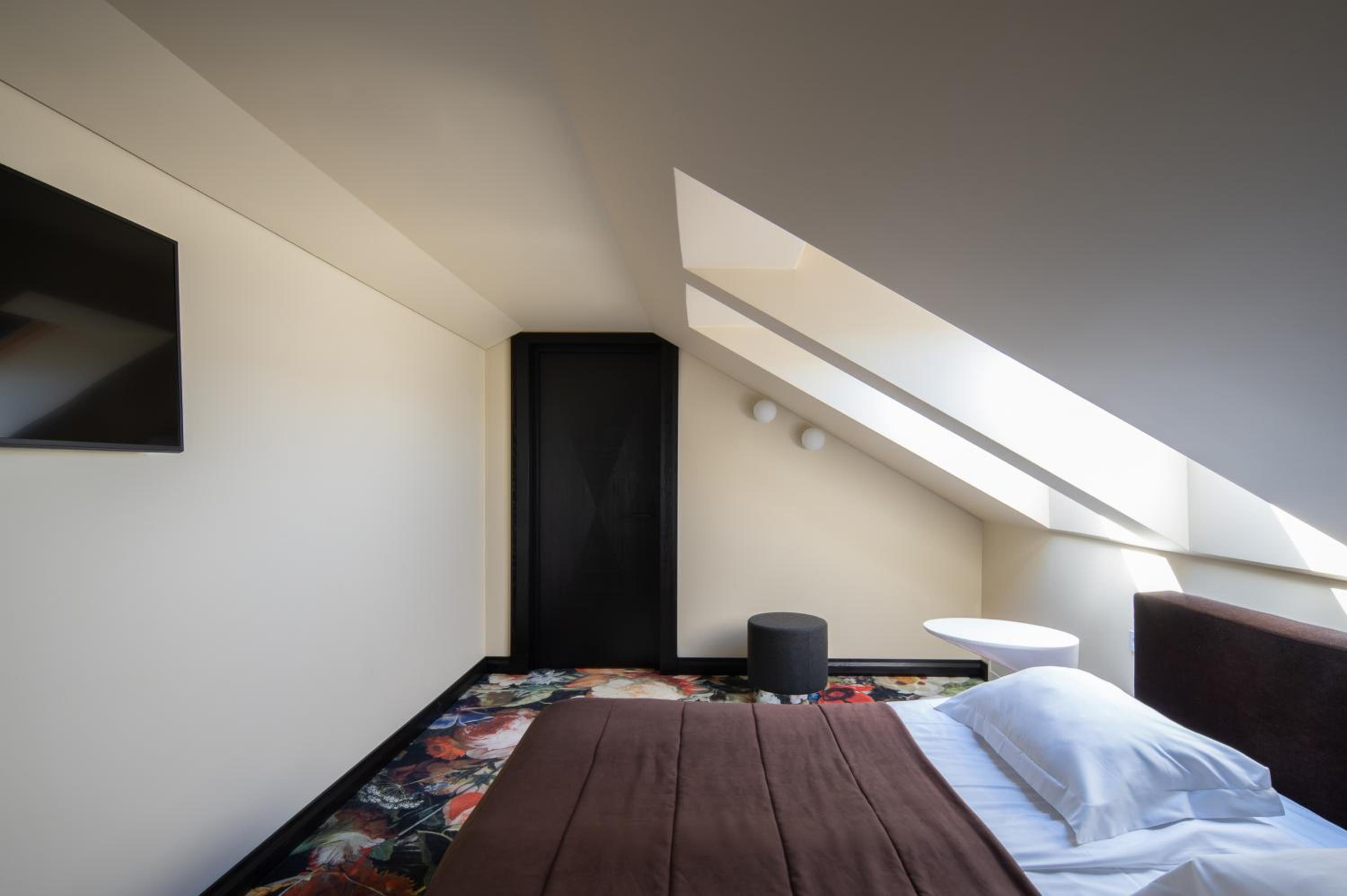 Deluxe Suite - Photo 2