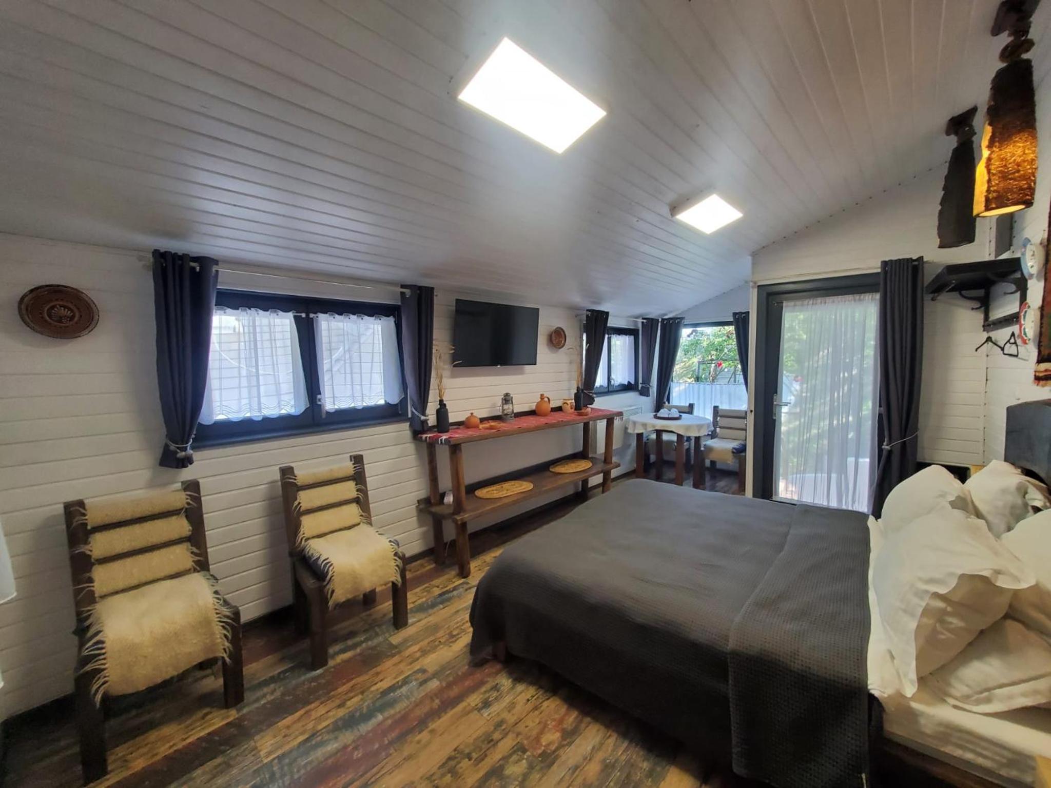 Double Room - Photo 2