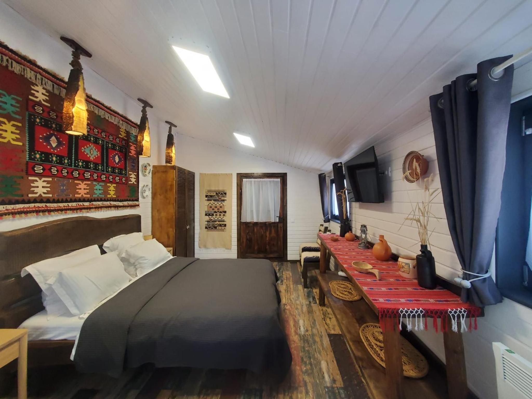 Double Room - Photo 3