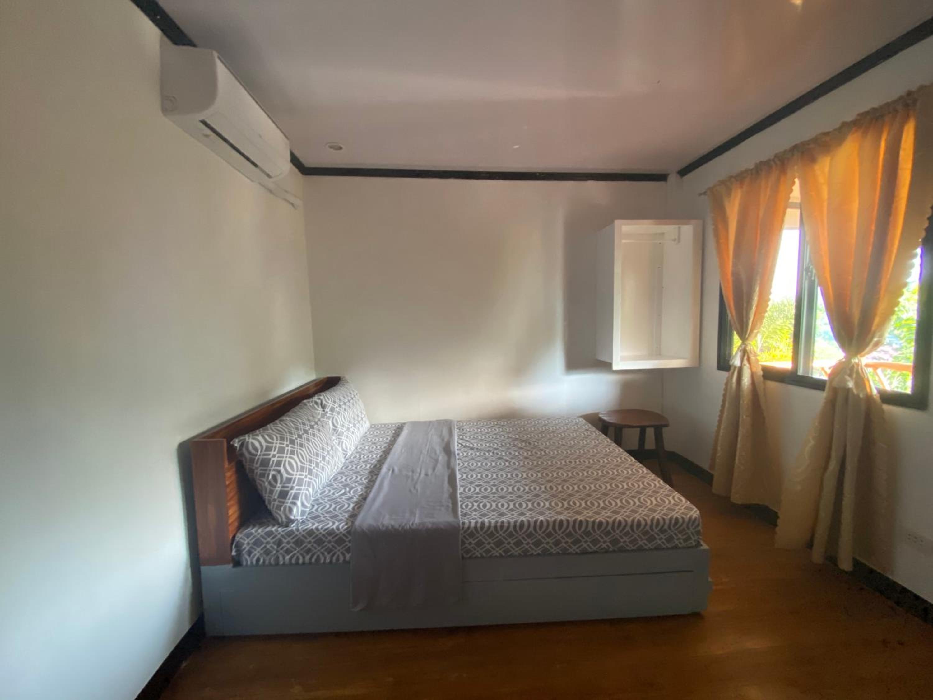 Apartment with View and Balcony - Photo 4