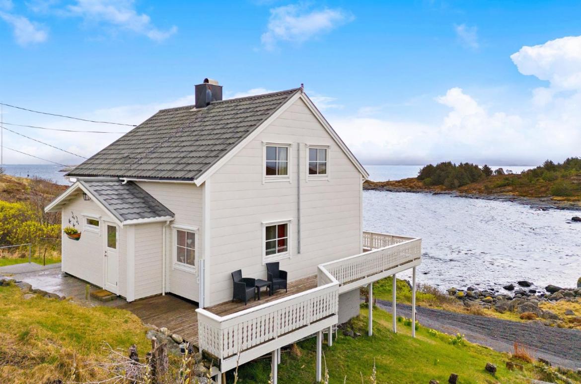 Five-Bedroom House photo 1