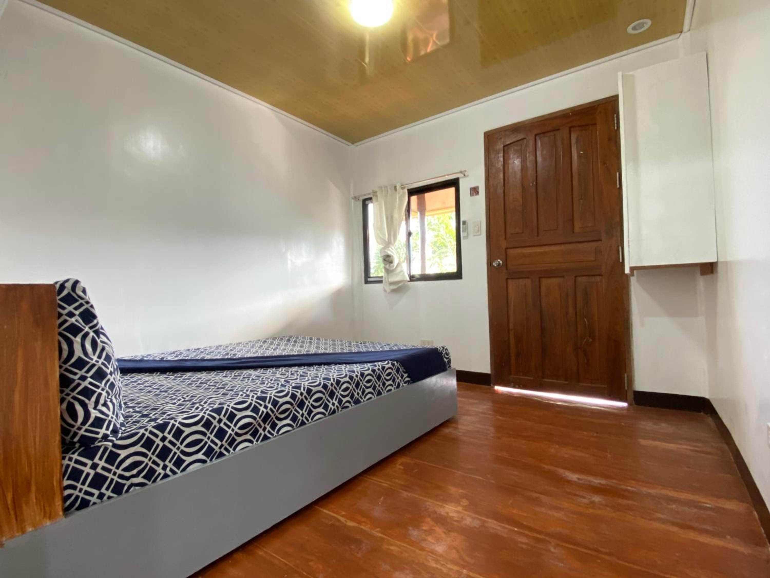 Apartment with Mountain View - Photo 3