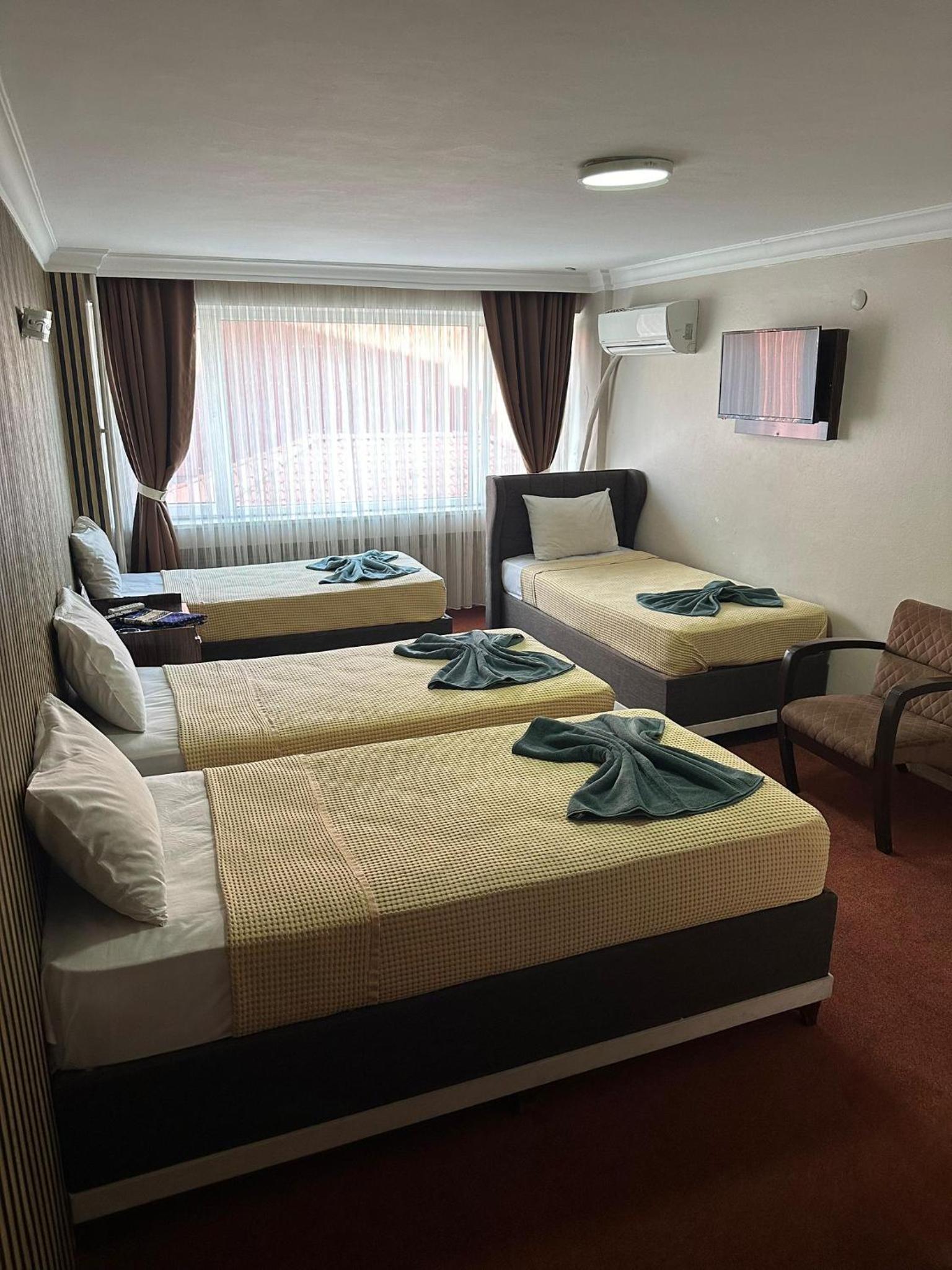 Quadruple Room with Private Bathroom photo 3