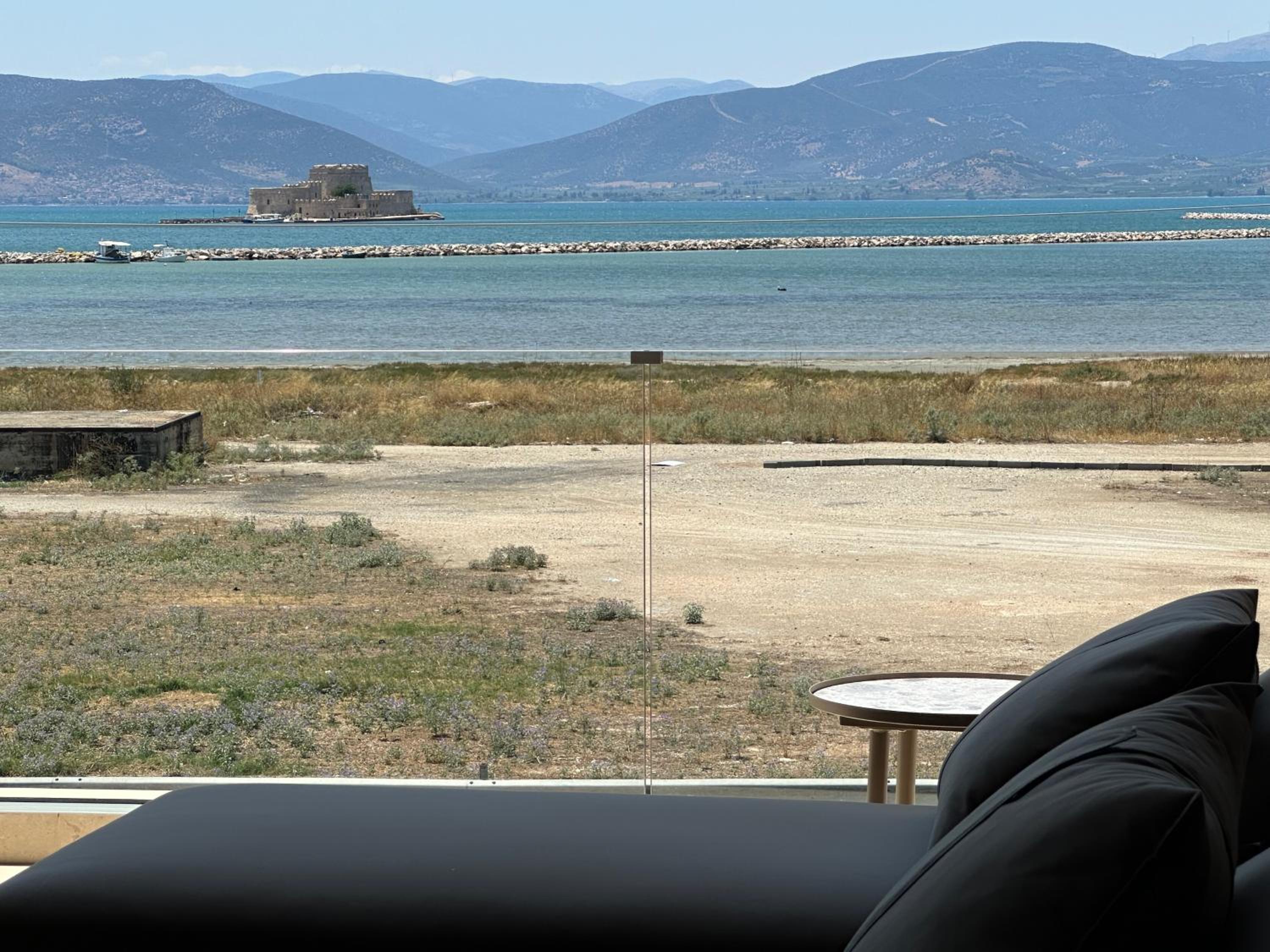 Deluxe Apartment with Sea view and outdoor Hydromassage Bathtub - Photo 3