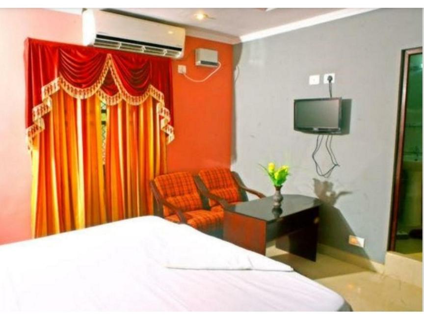 Deluxe King Room photo 2