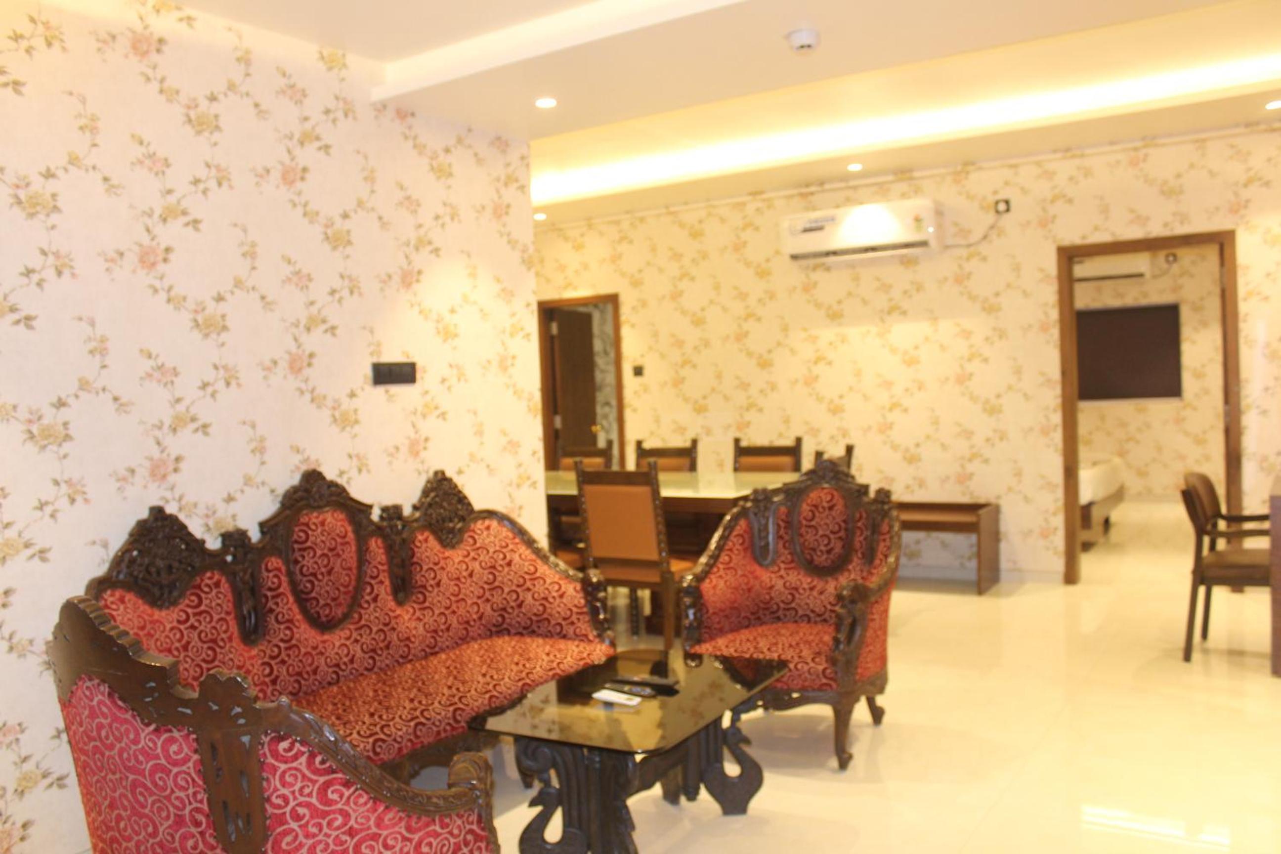 Executive Suite - Photo 1
