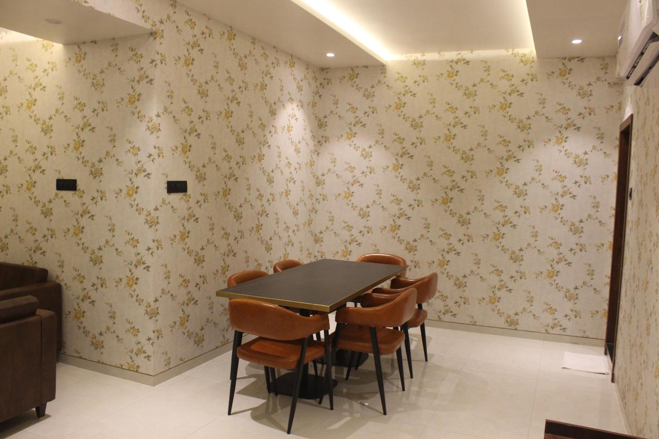 Executive Suite - Photo 12