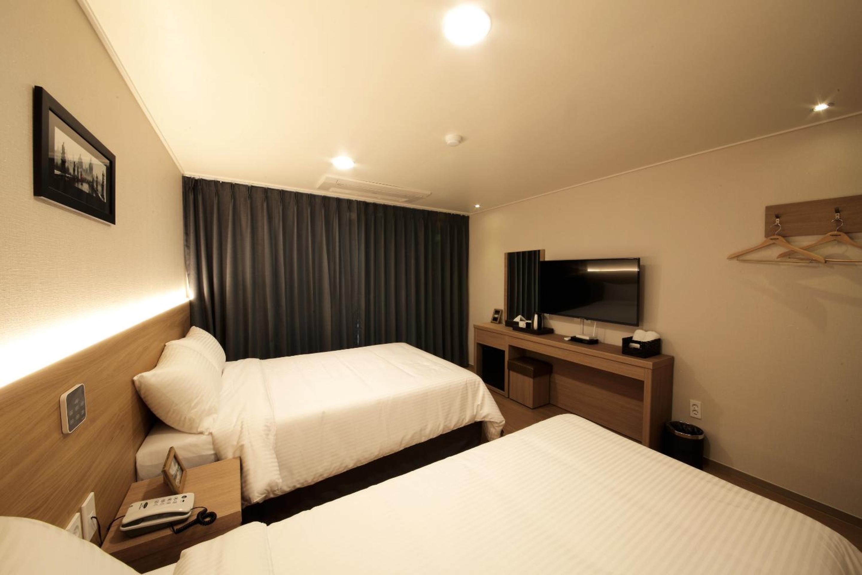 Deluxe Twin Room with Sea View