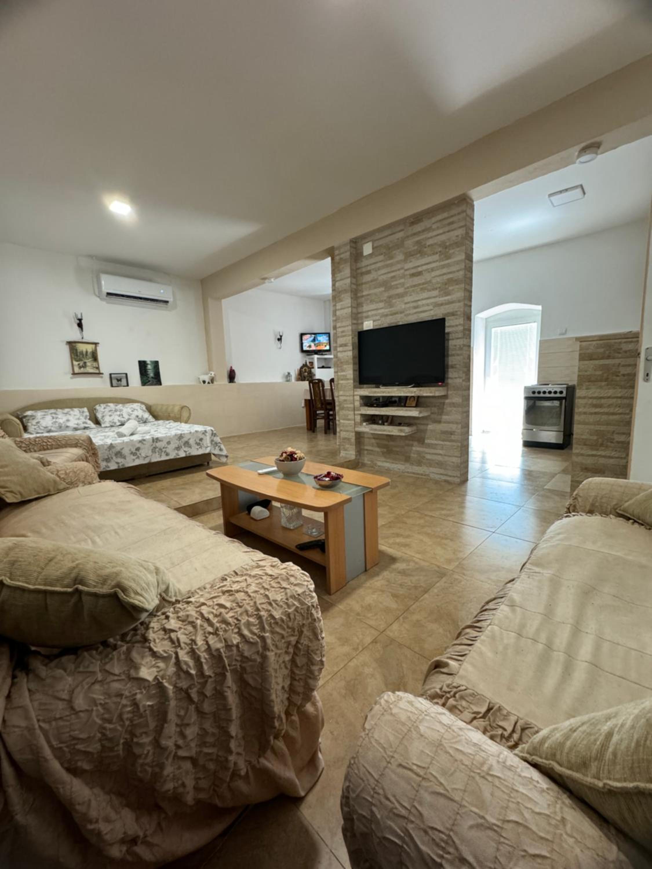One-Bedroom House photo 1