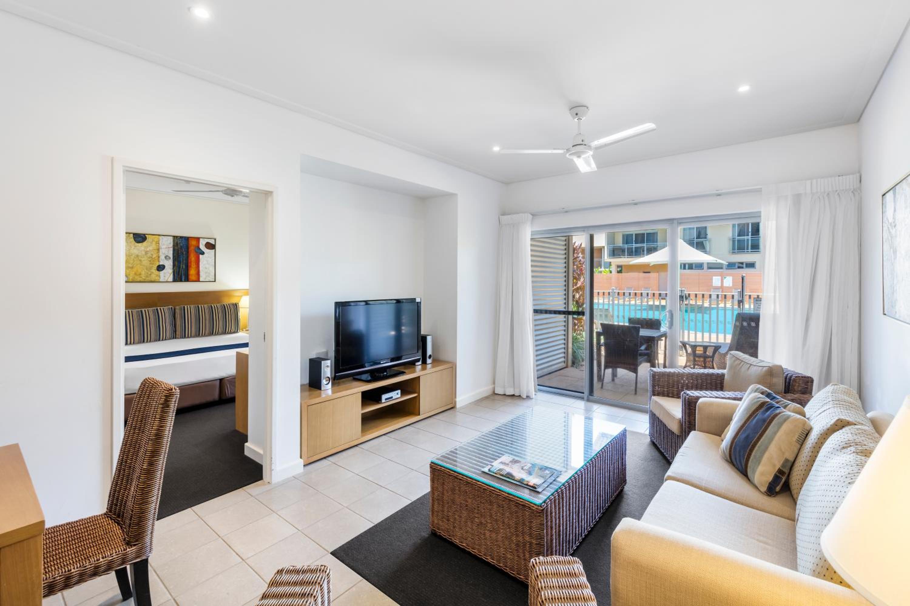 One-Bedroom Apartment - Poolside - Photo 5