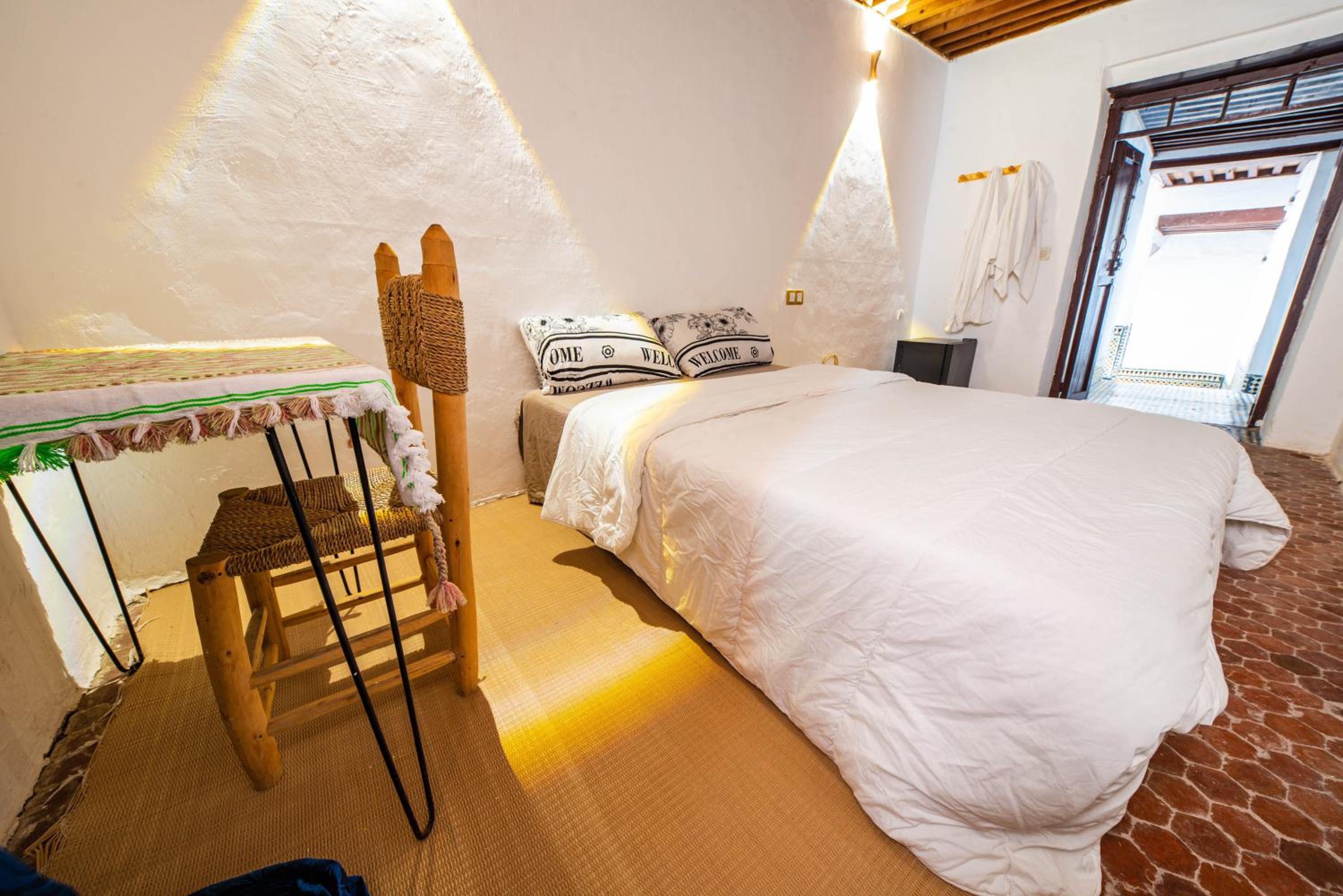 Standard Double Room with Shared Bathroom photo 3