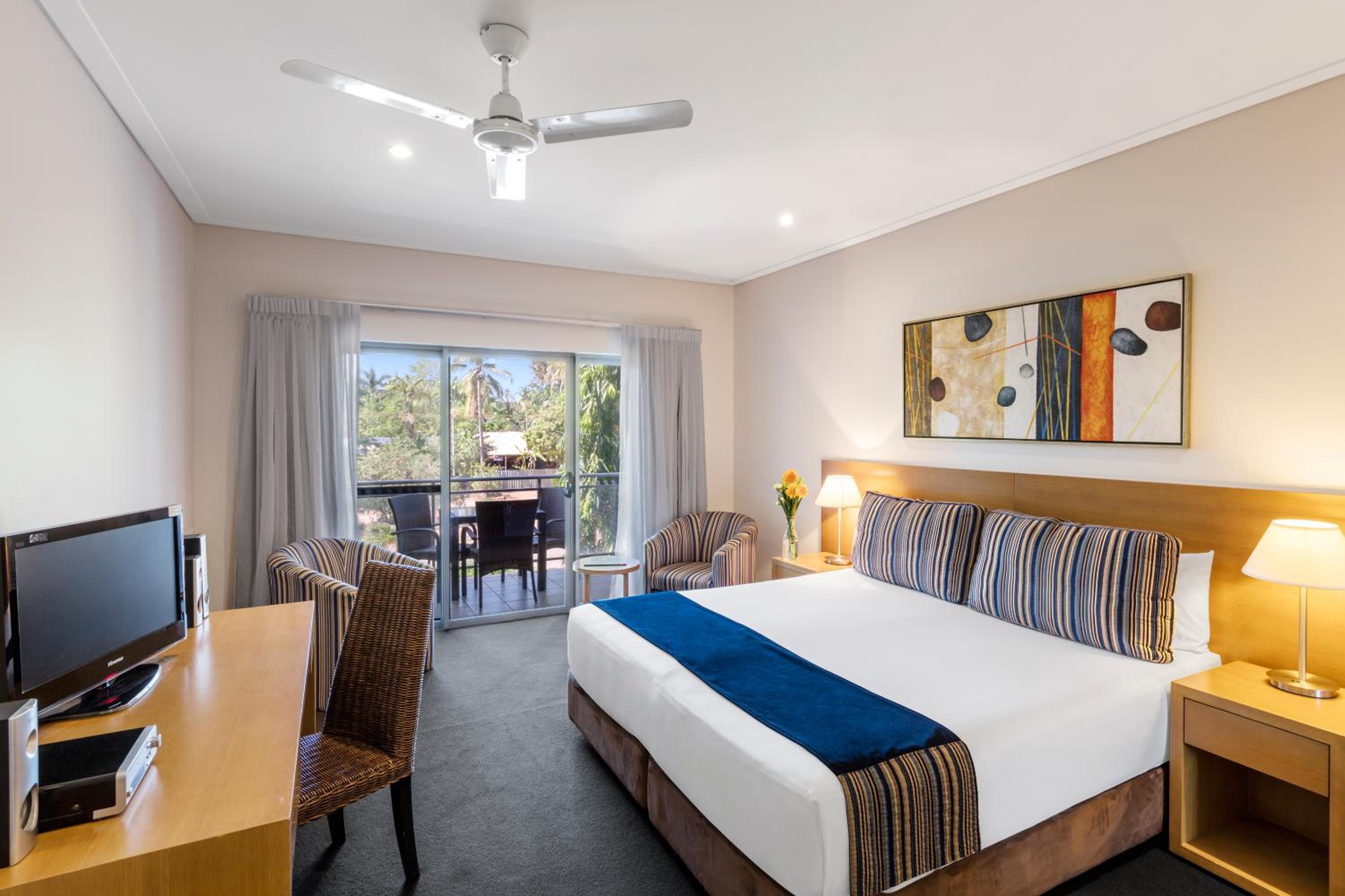 Hotel Room - Photo 1