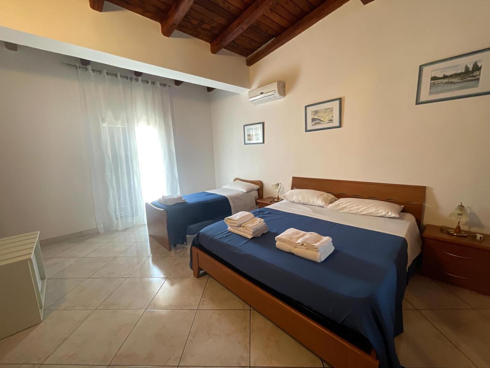 Large Double Room photo 1