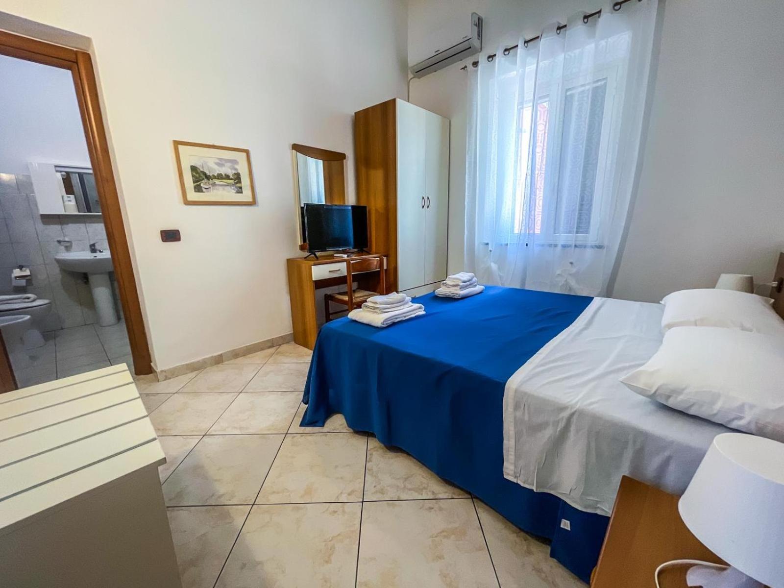 Double Room With Private Bathroom photo 3