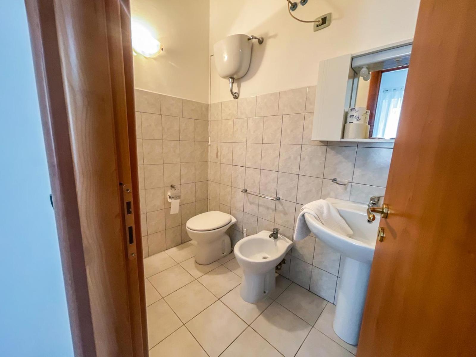 Double Room With Private Bathroom photo 2