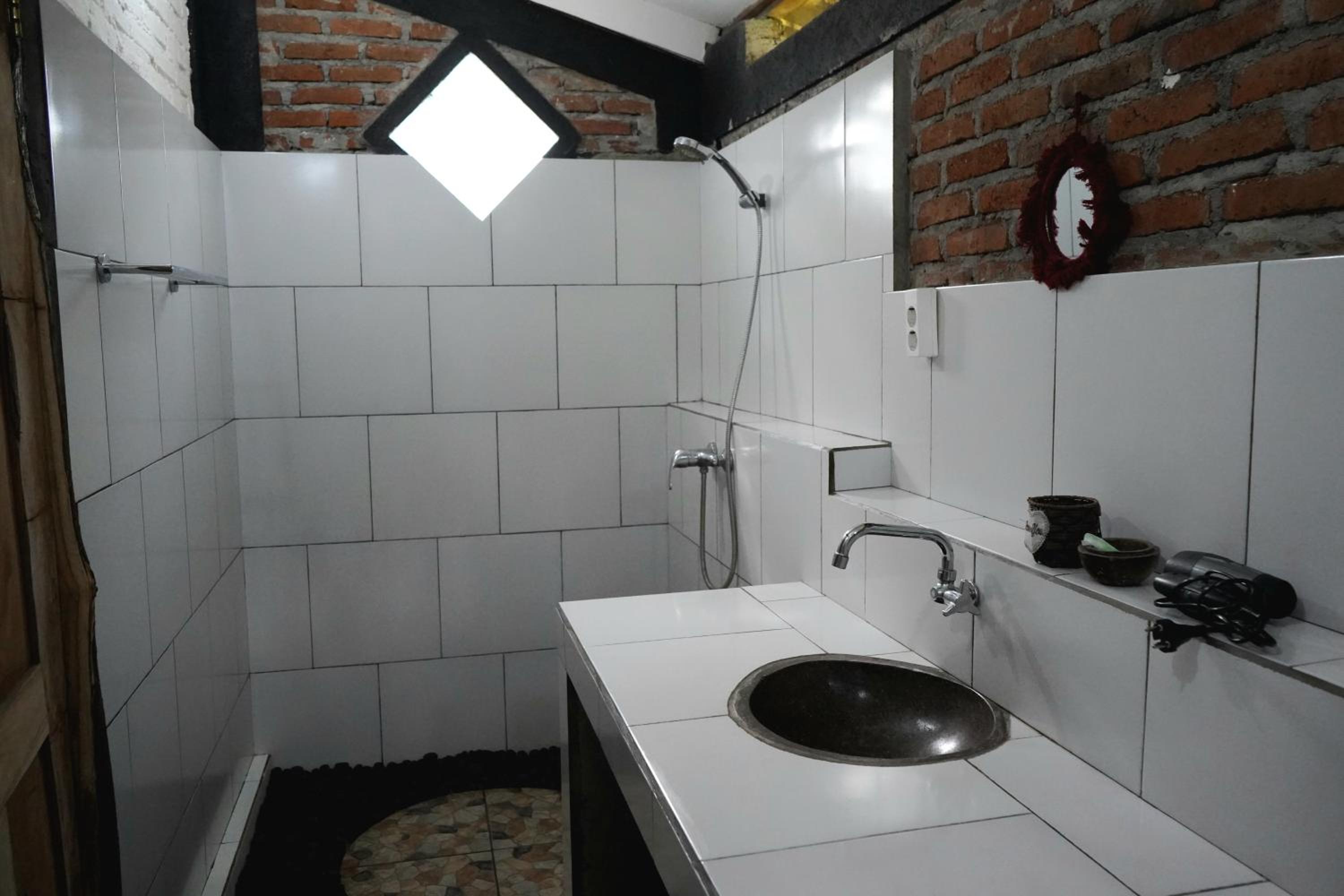 Deluxe Room - Photo 5