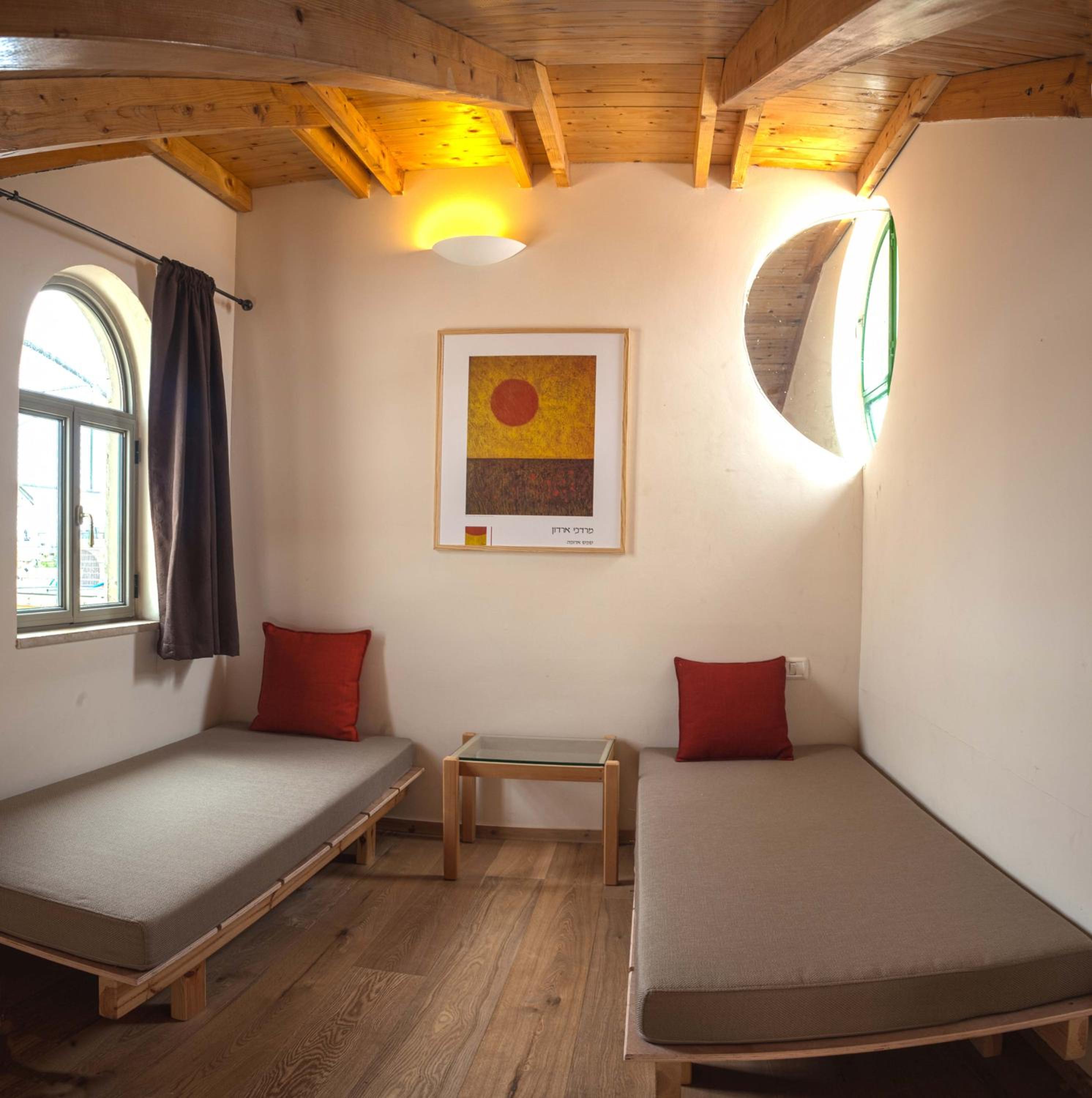 Family Studio with Mezzanine and Balcony - Photo 8