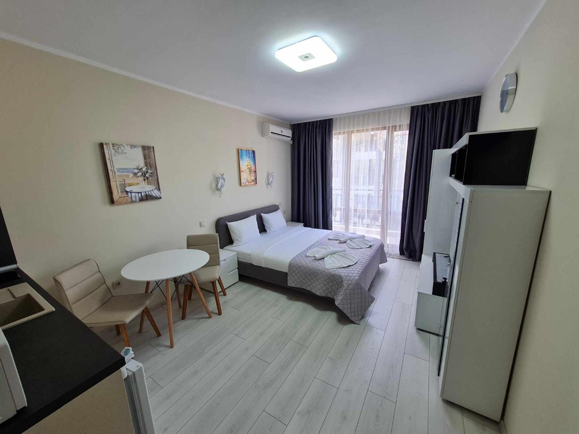 One-Bedroom Apartment photo 2