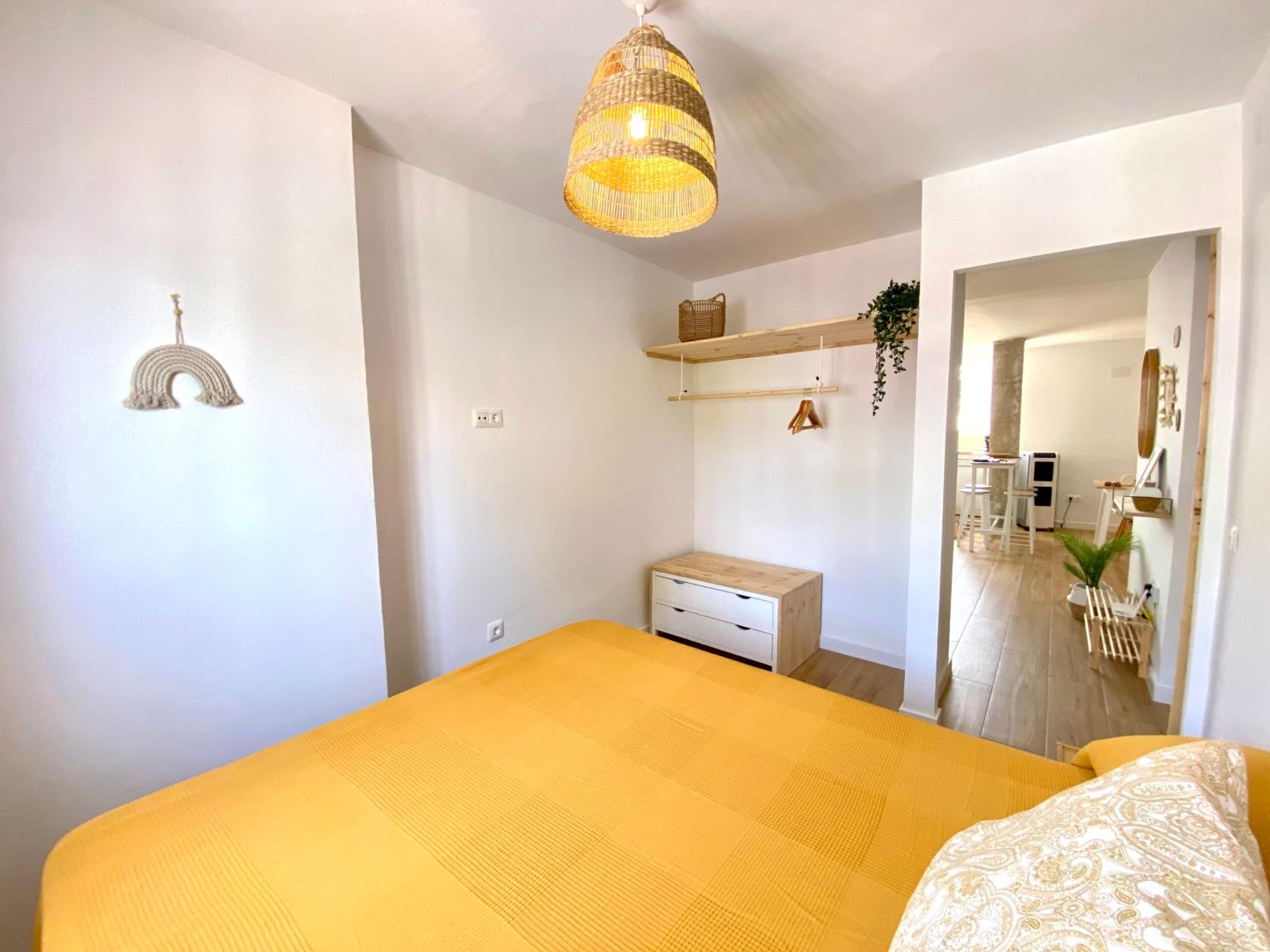 Apartamento de Tres Habitaciones - Frente al Mar