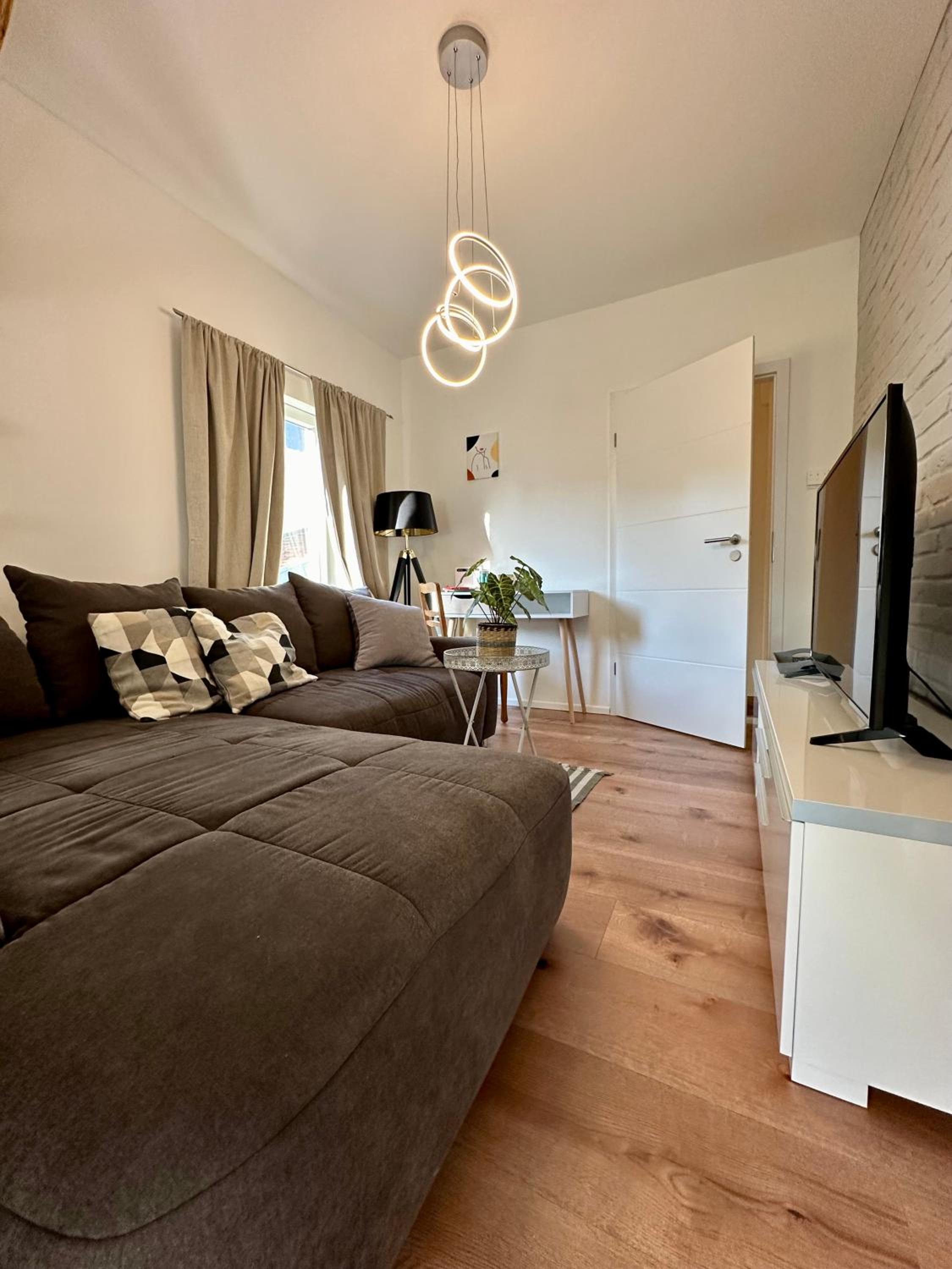 One-Bedroom Apartment photo 1