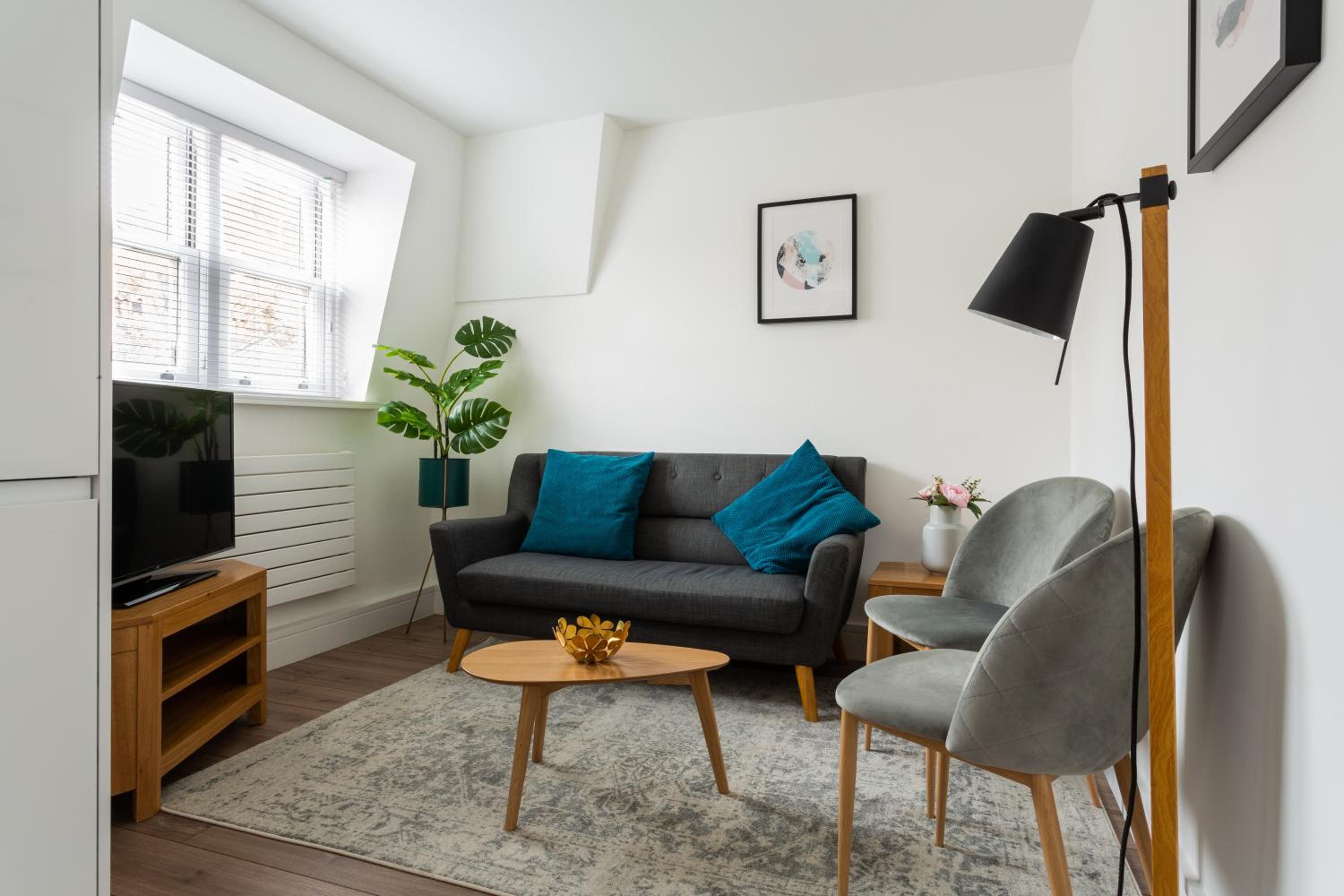 One-Bedroom Apartment photo 3