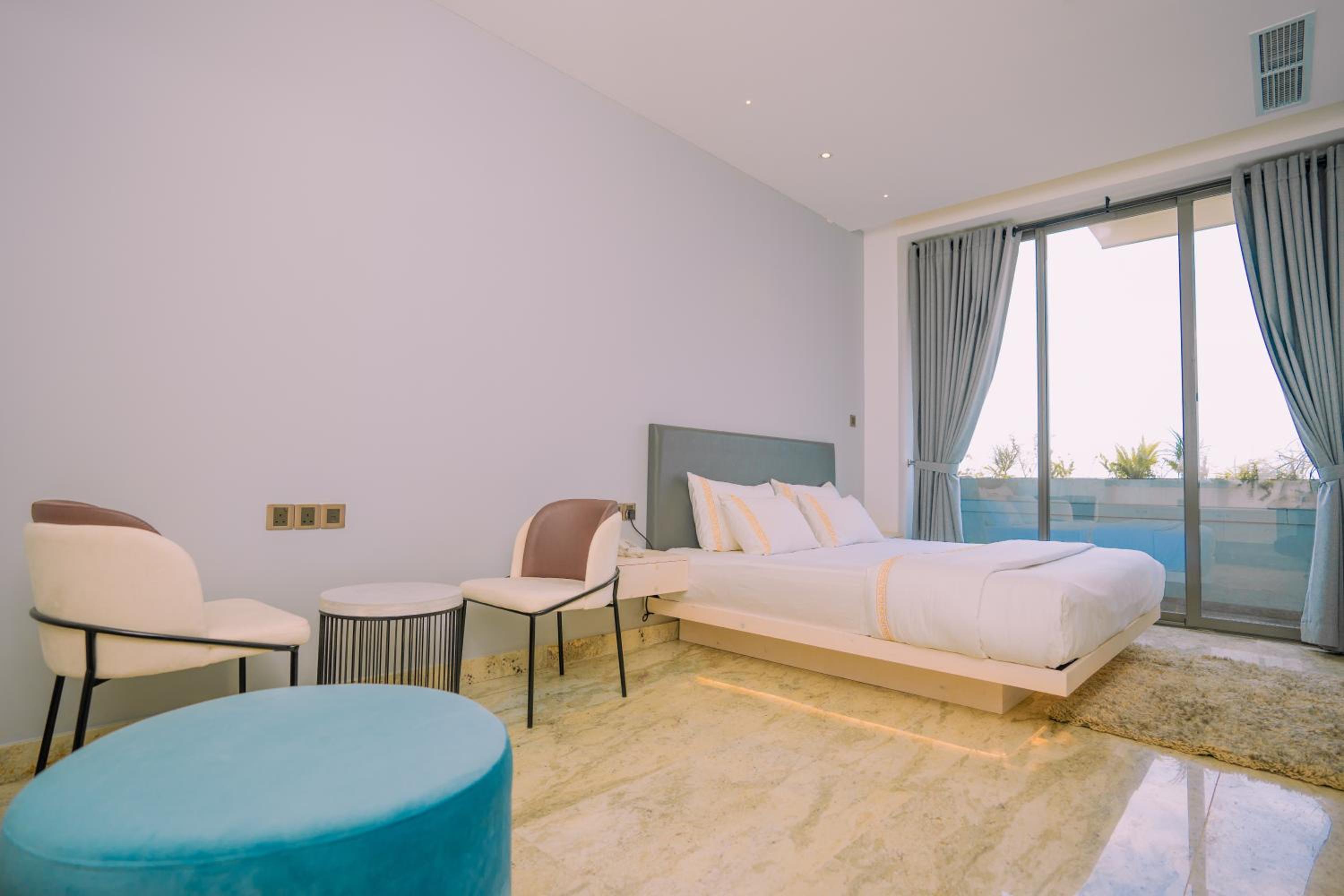 Two-Bedroom Deluxe Apartment with Balcony photo 2