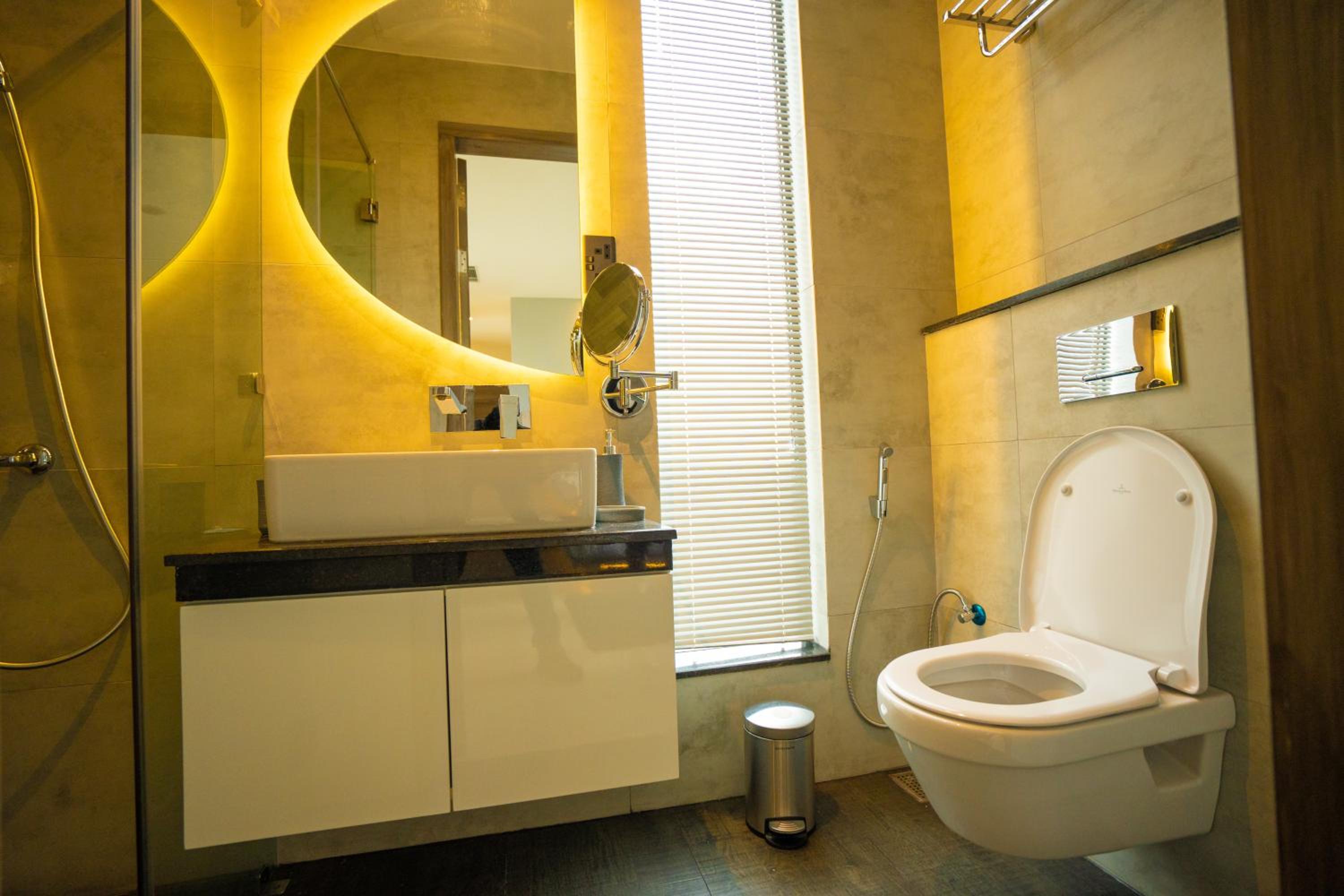 Deluxe Two-Bedroom Apartment with Garden View photo 3