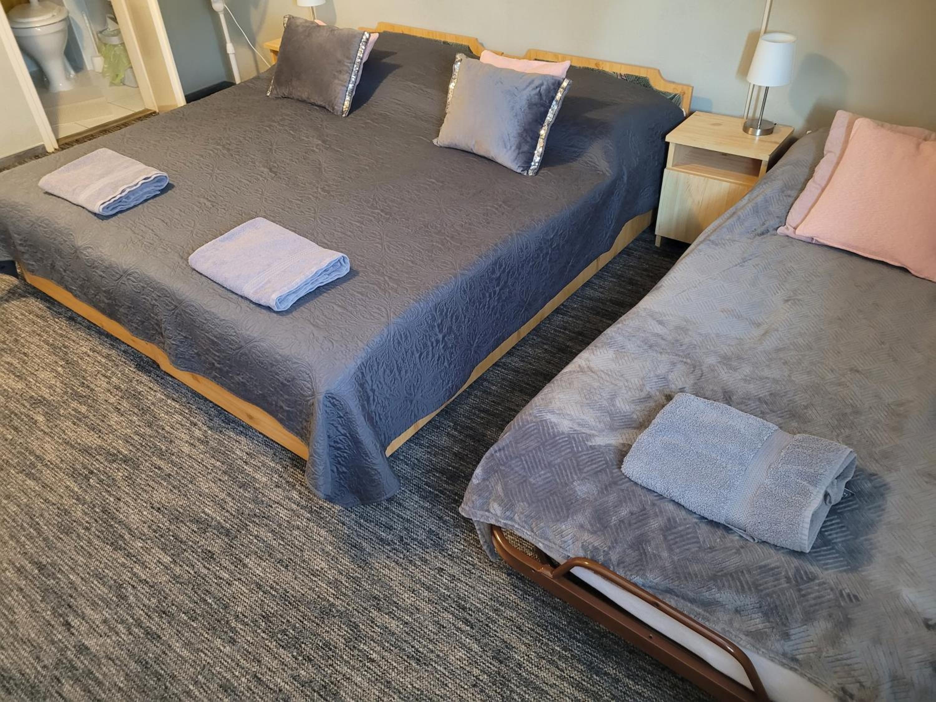 Family Room - Photo 5