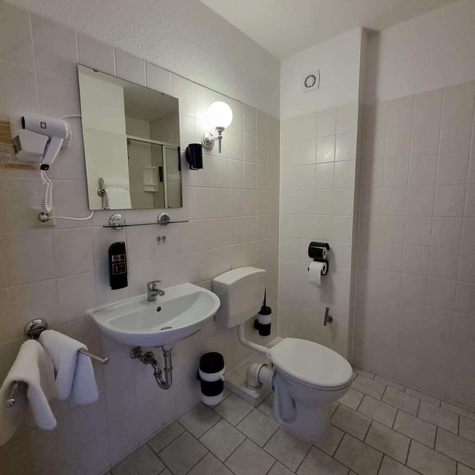 Standard Double Room - Photo 3