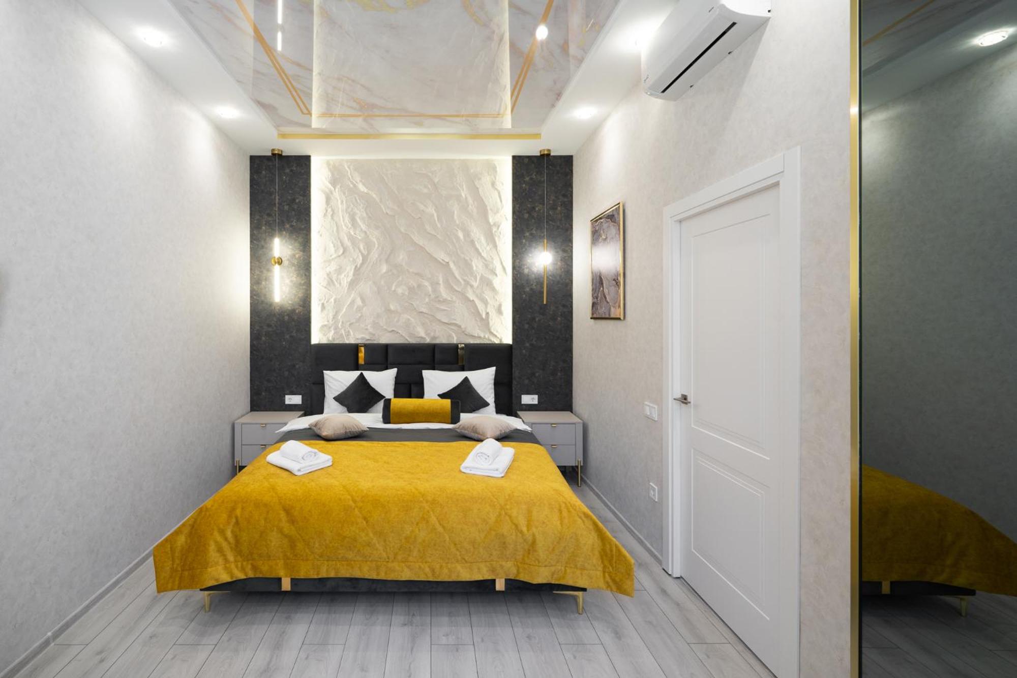 Two-Bedroom Deluxe Apartment with Balcony