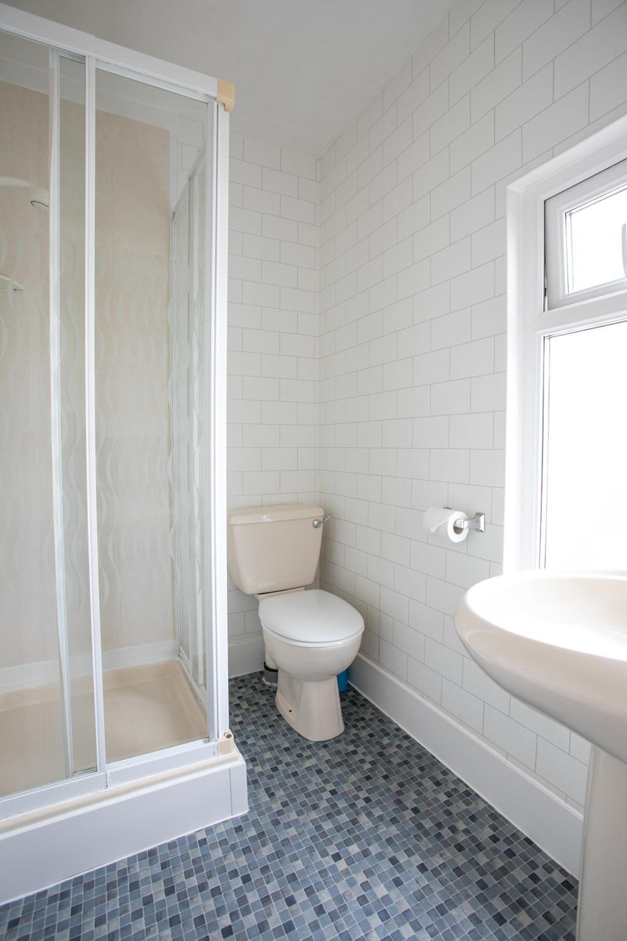 Single Room with Bathroom photo 2