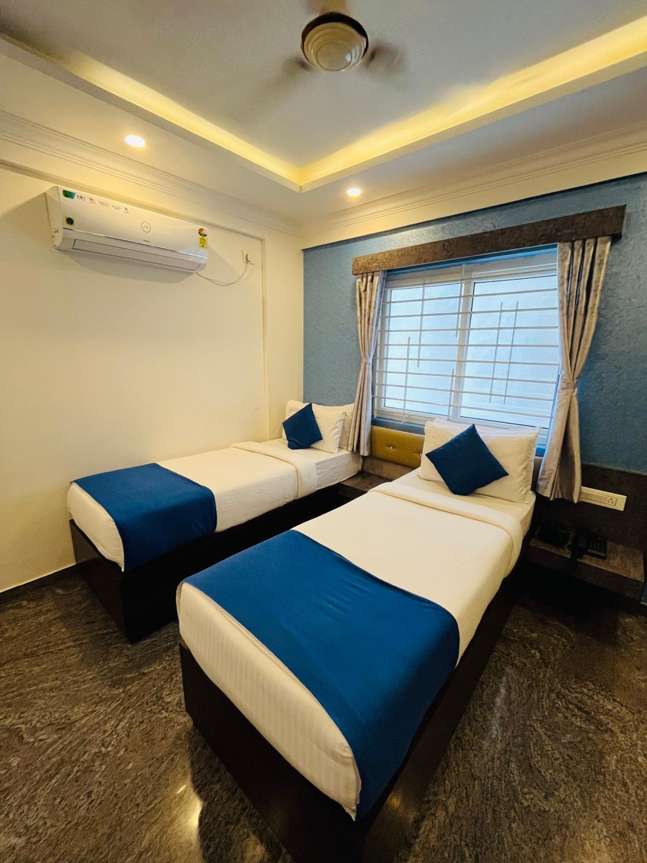 Budget Twin Room - Photo 17