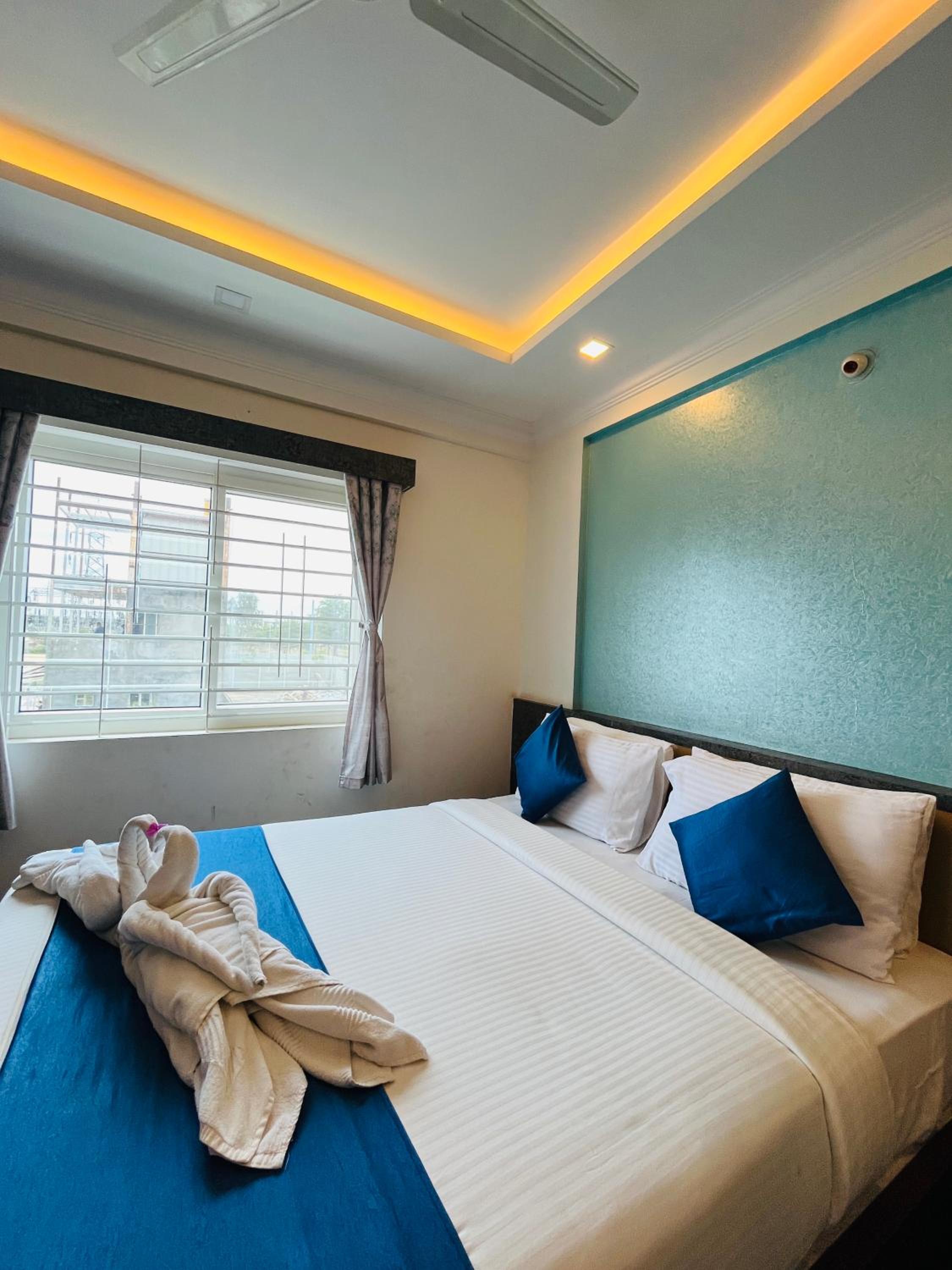 Budget Double Room - Photo 16