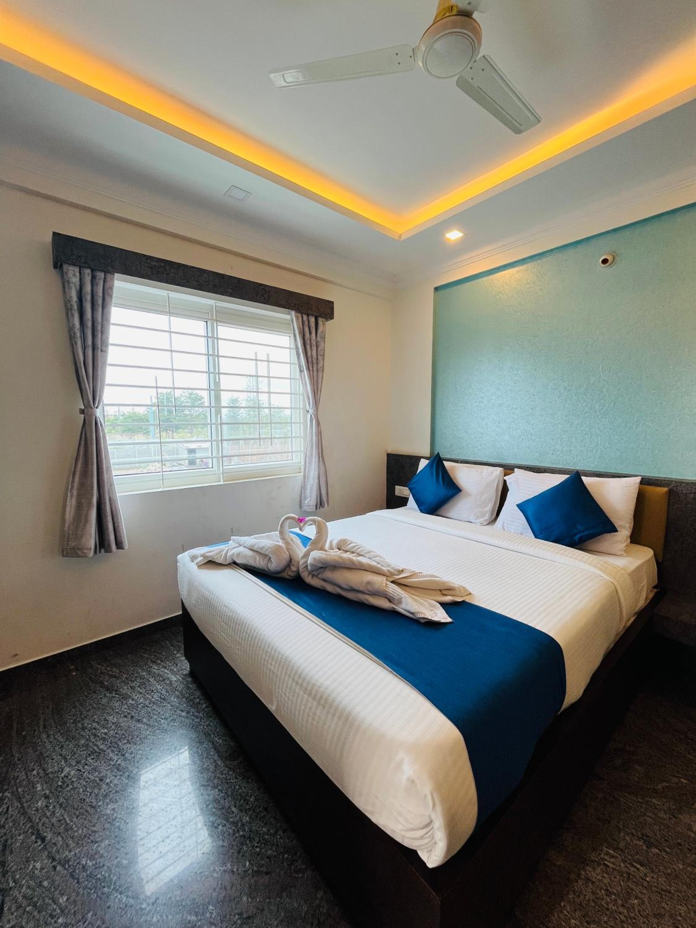 Budget Double Room - Photo 14