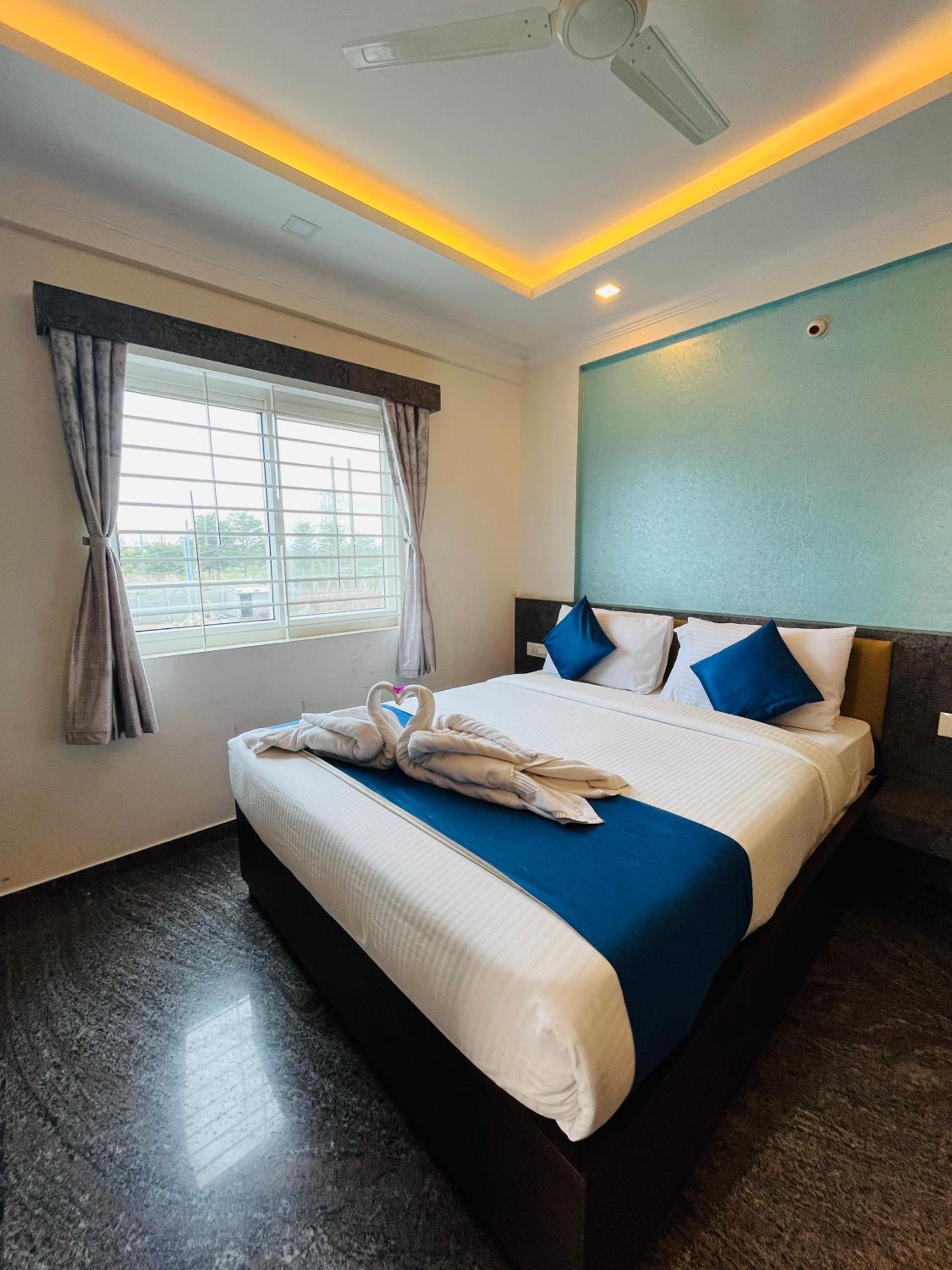 Budget Double Room - Photo 13