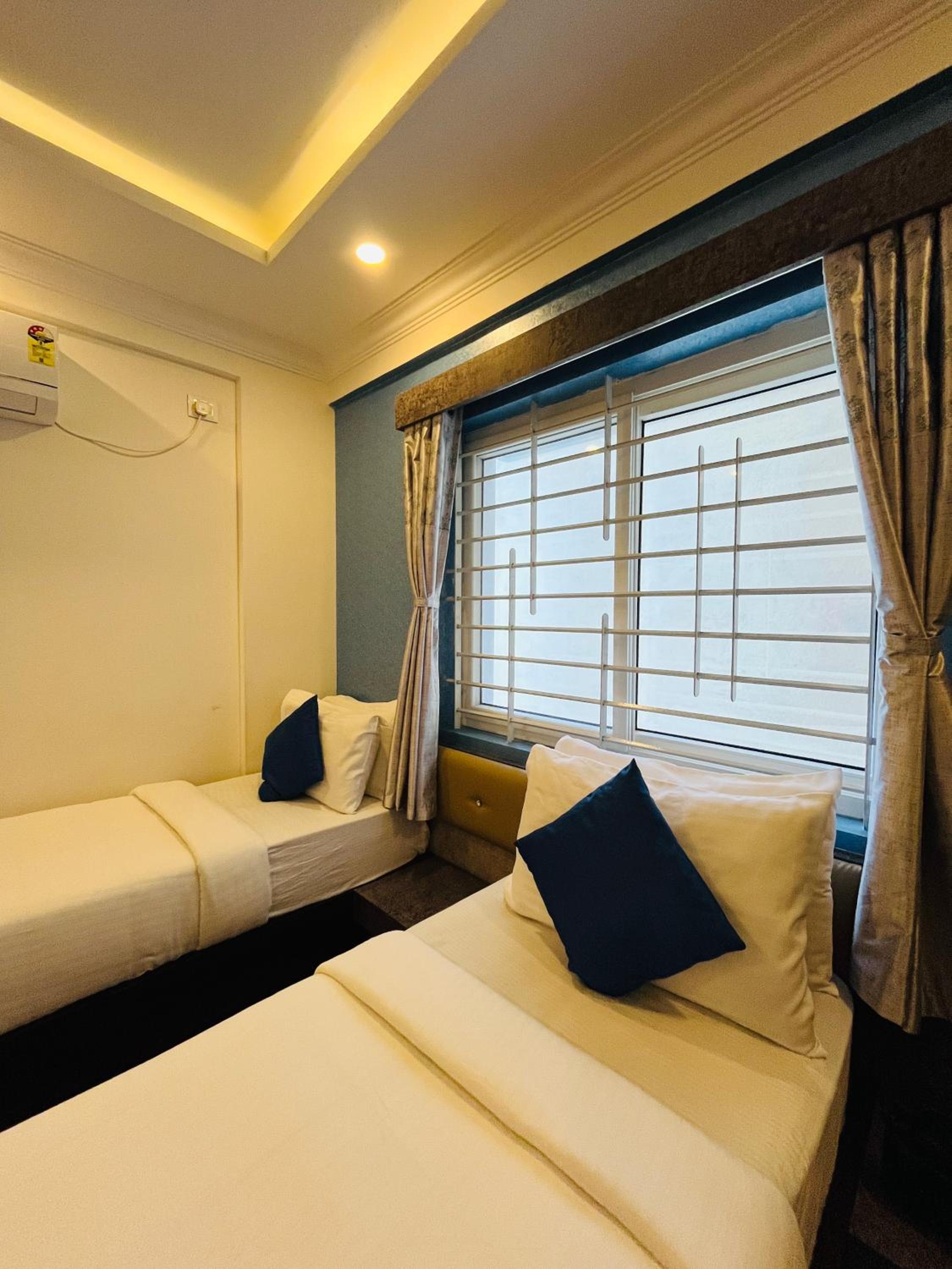 Budget Twin Room - Photo 13