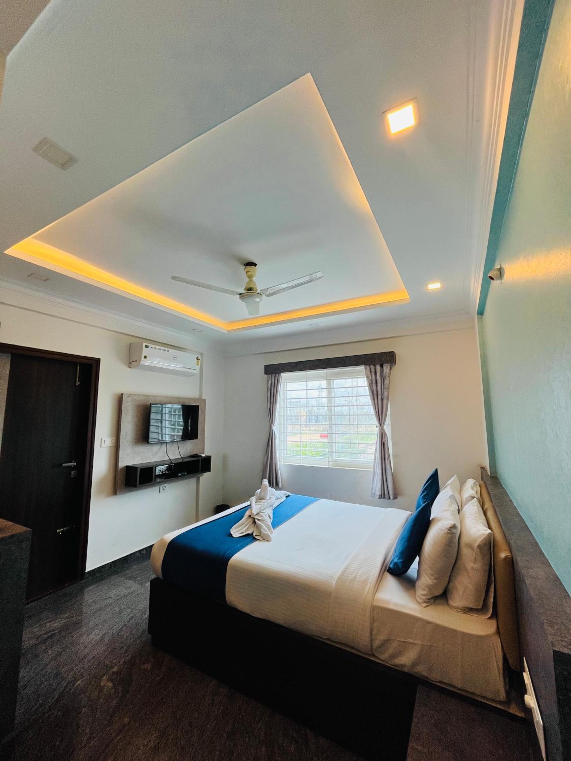 Budget Double Room - Photo 12
