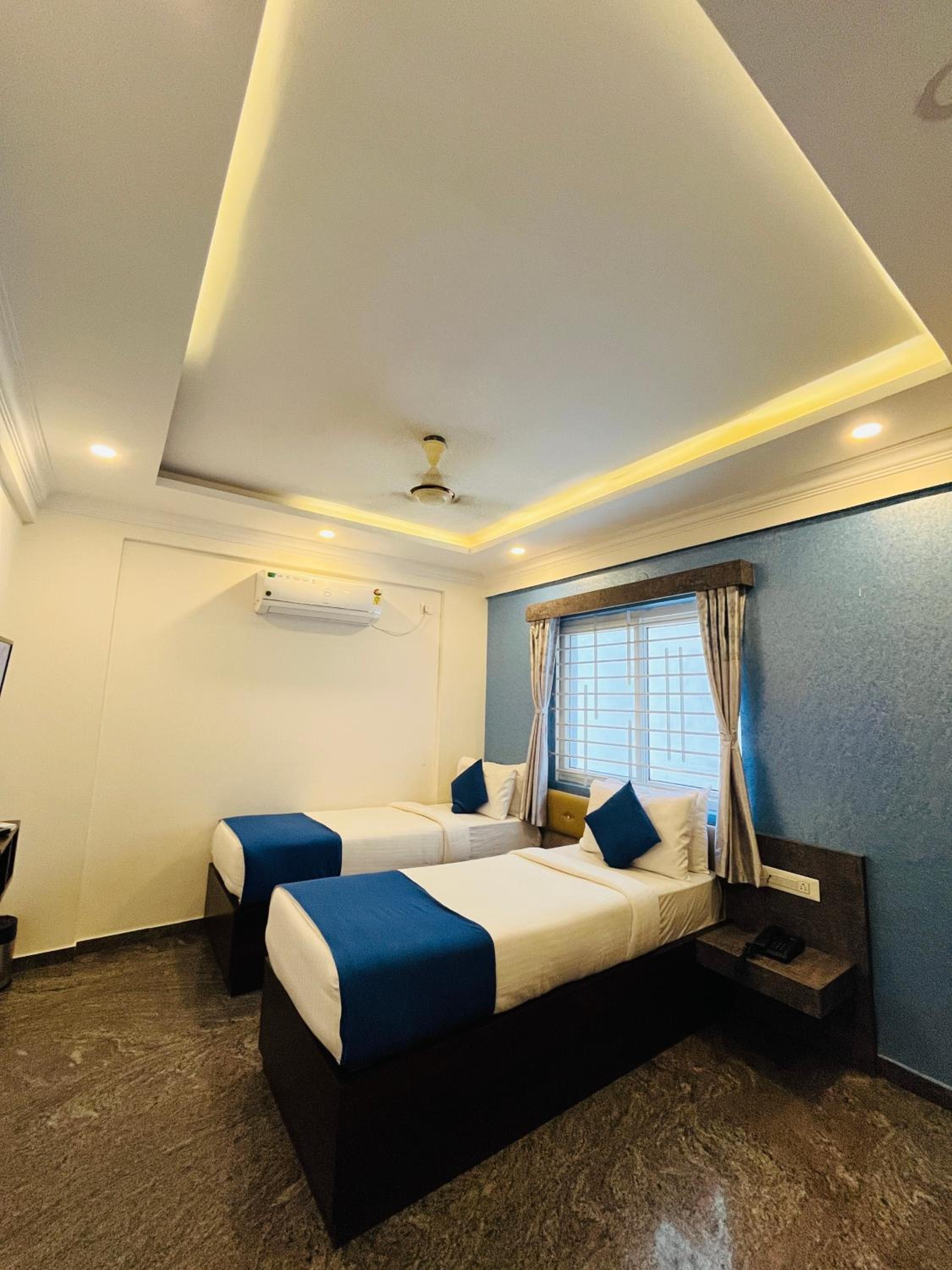Budget Twin Room - Photo 12