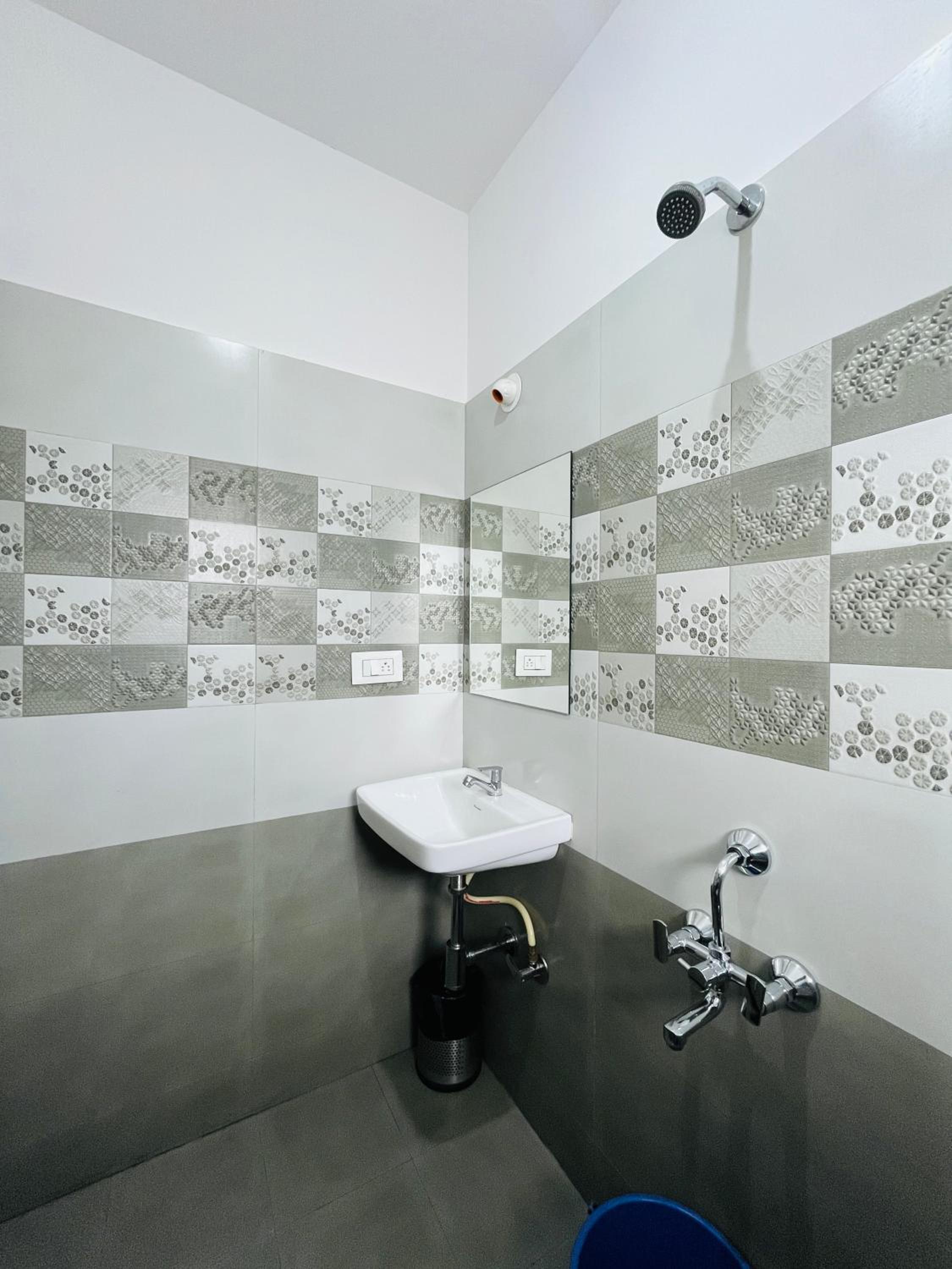 Budget Double Room - Photo 9
