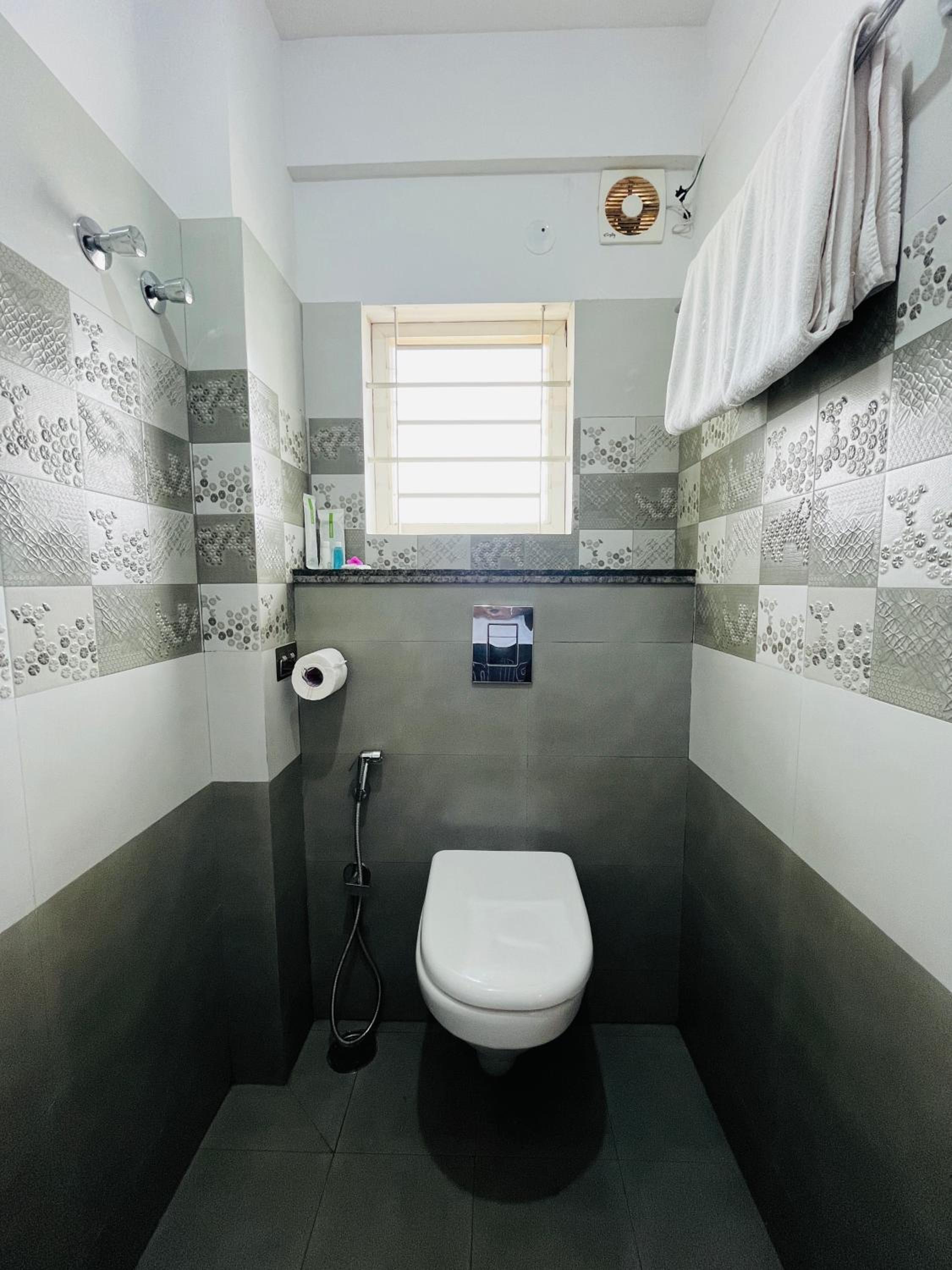 Budget Double Room - Photo 8