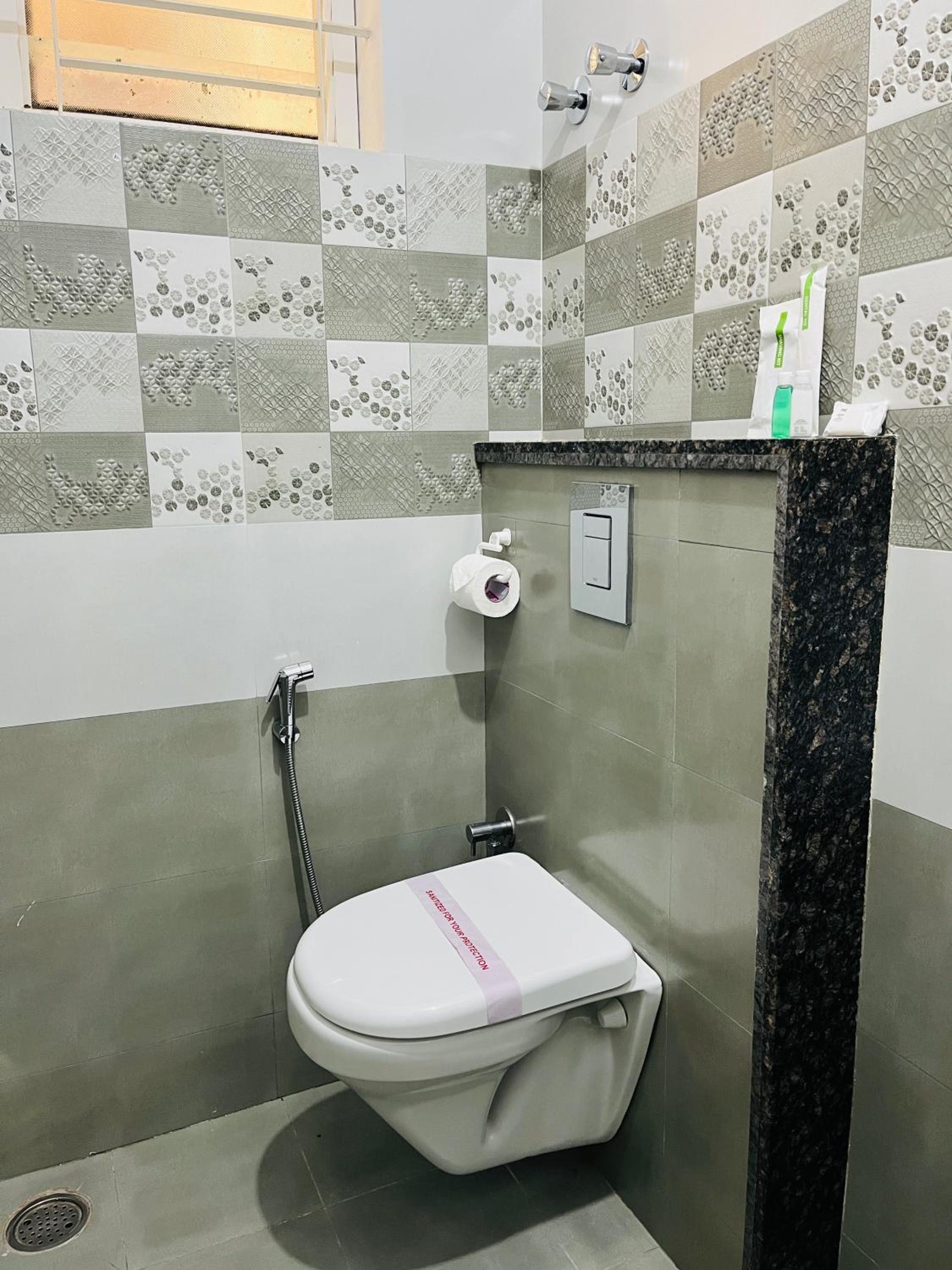 Budget Double Room - Photo 7