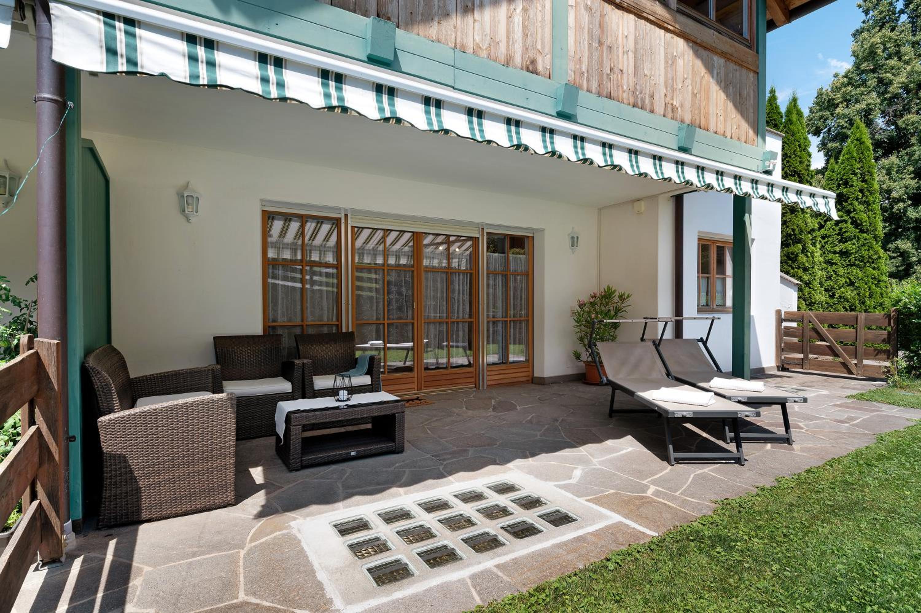 Two-Bedroom Deluxe Apartment with Garden View photo 3