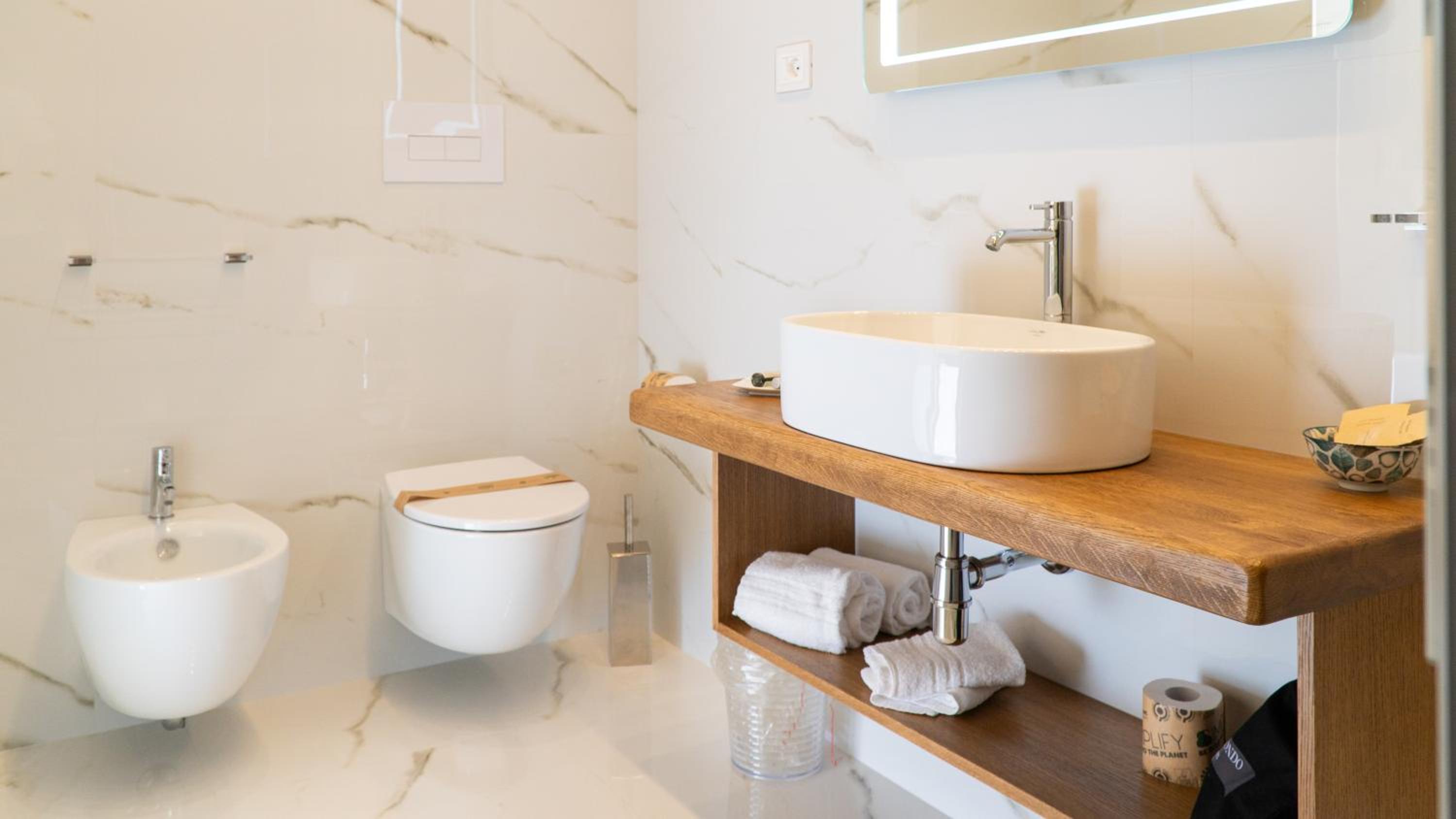 Double or Twin Room with Private Bathroom photo 2