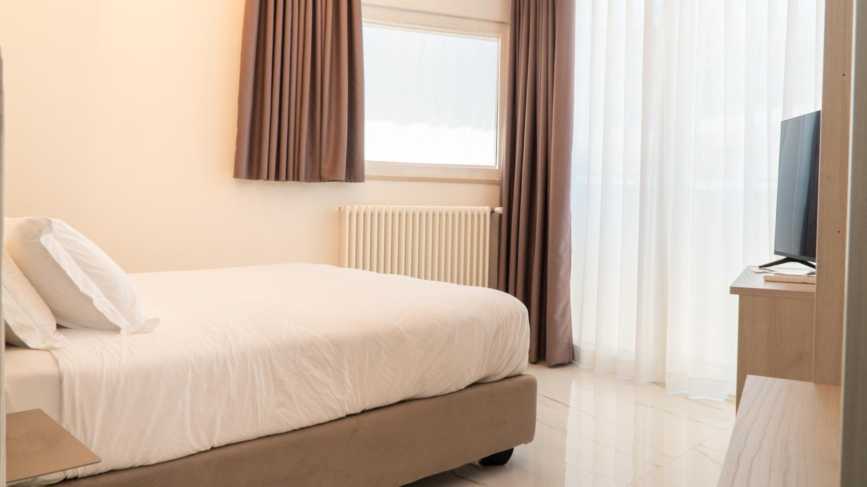 Double or Twin Room with Private Bathroom photo 2