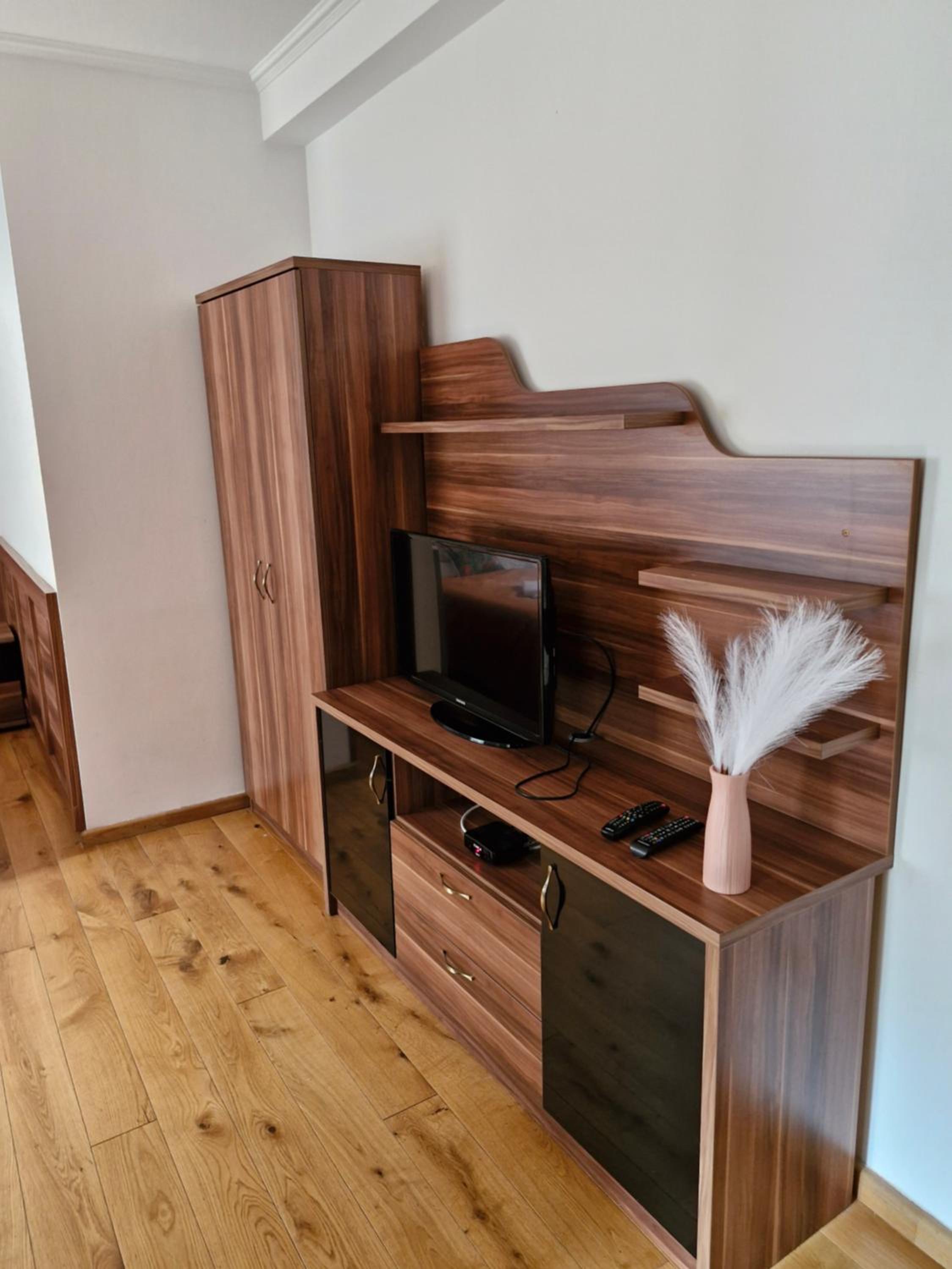 Deluxe Room (2 Adults + 1 Child) photo 1