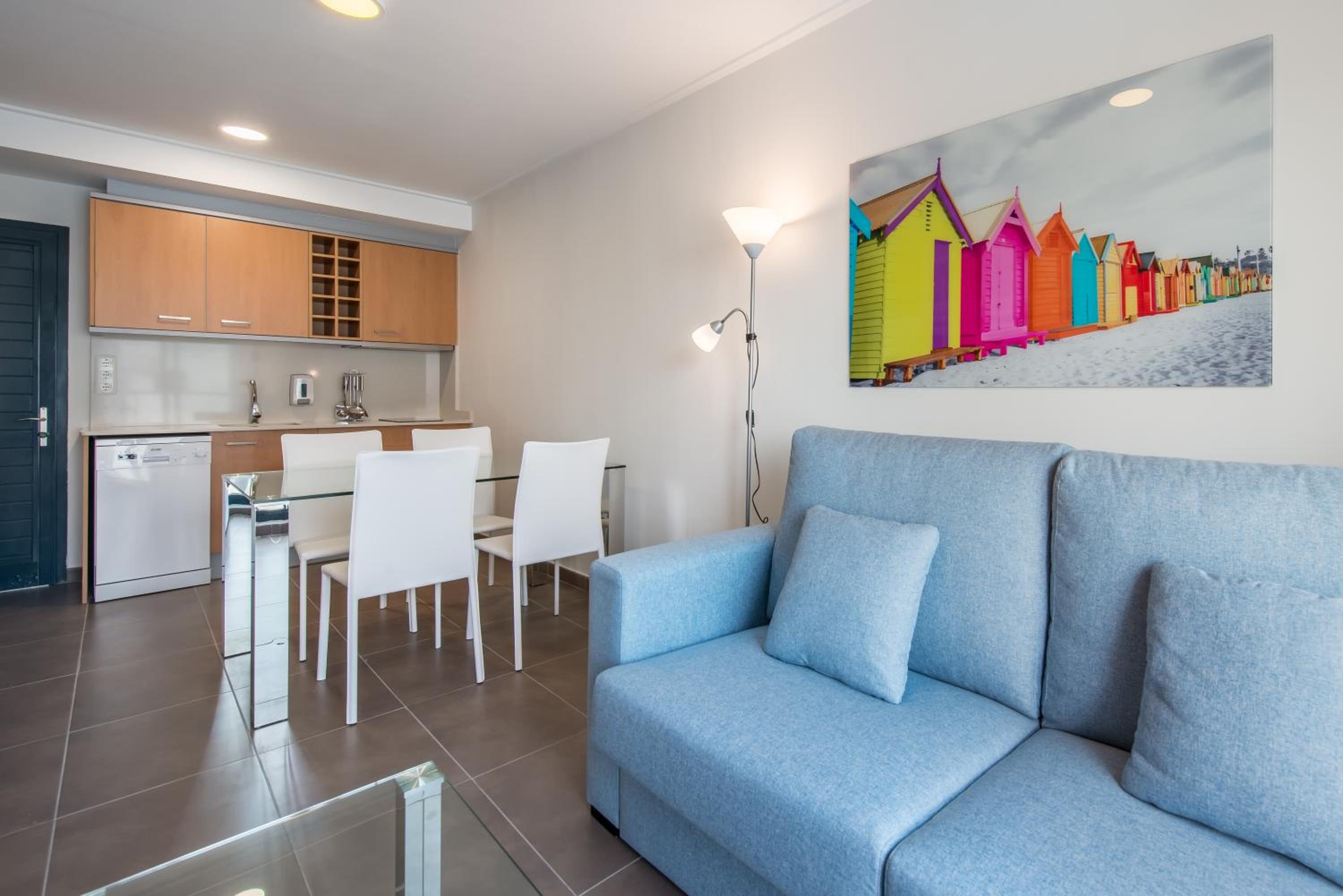 One-Bedroom Apartment with Terrace photo 2