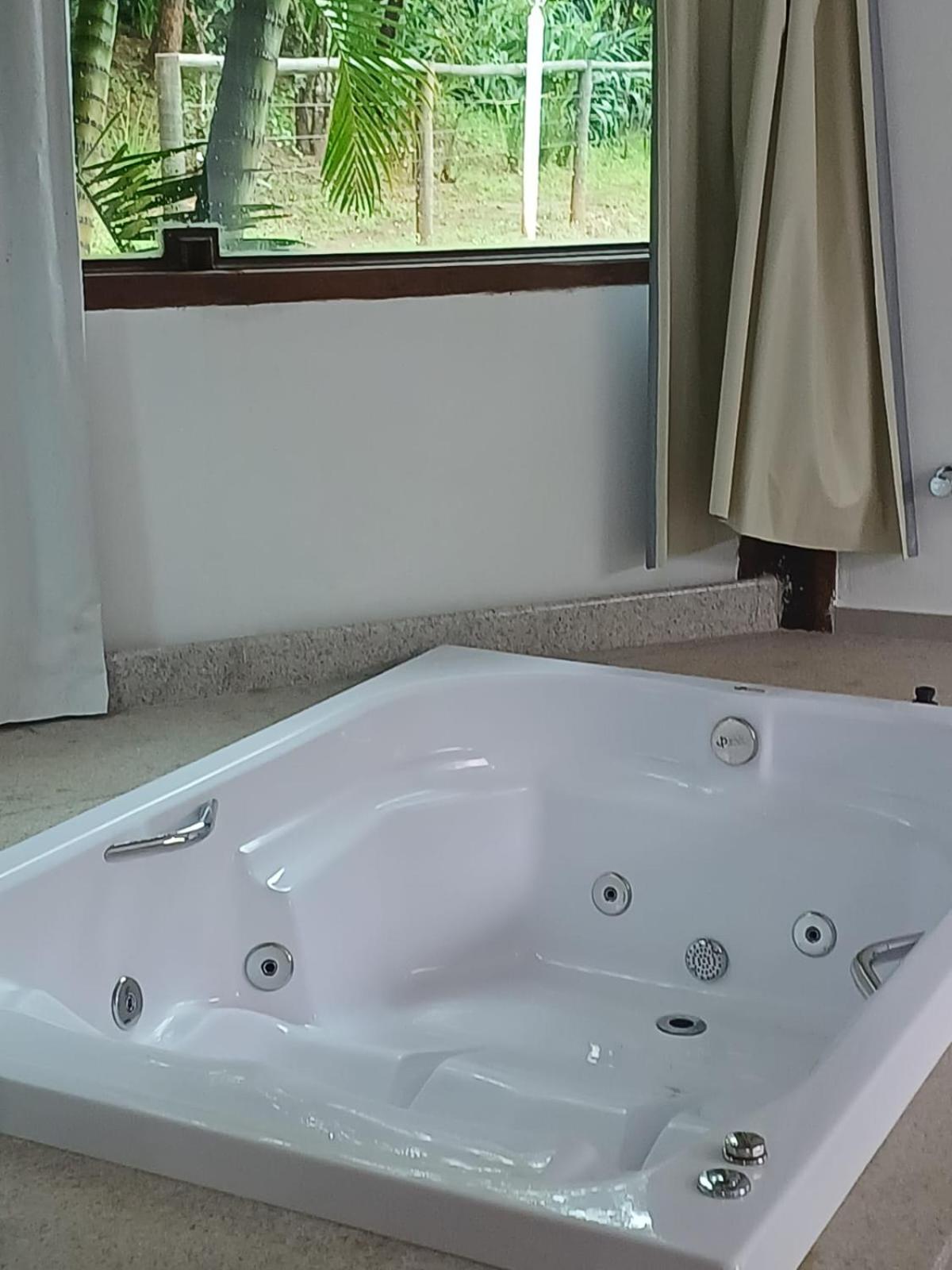 Deluxe Suite with Spa Bath photo 2