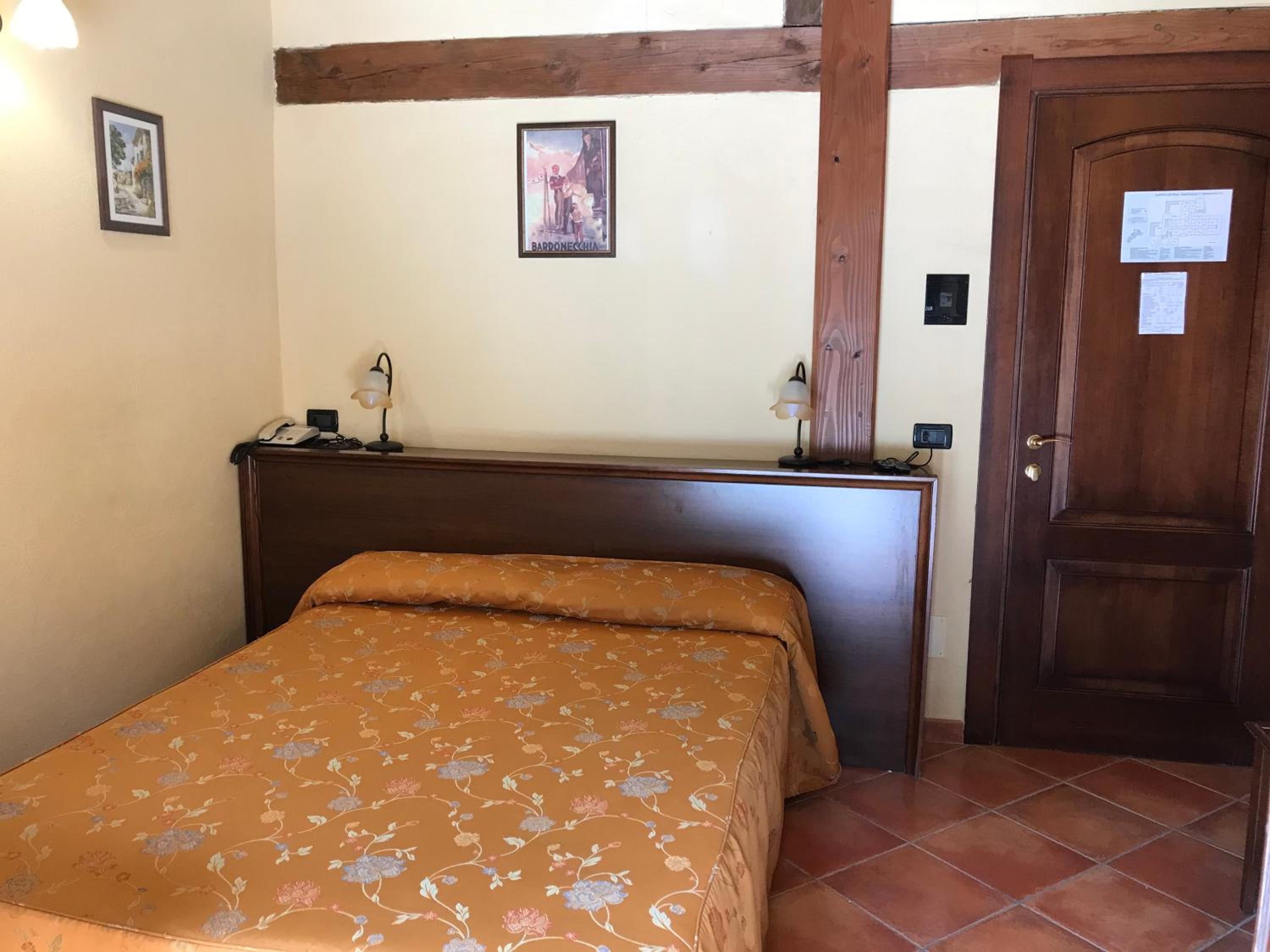 Double or Twin Room photo 3