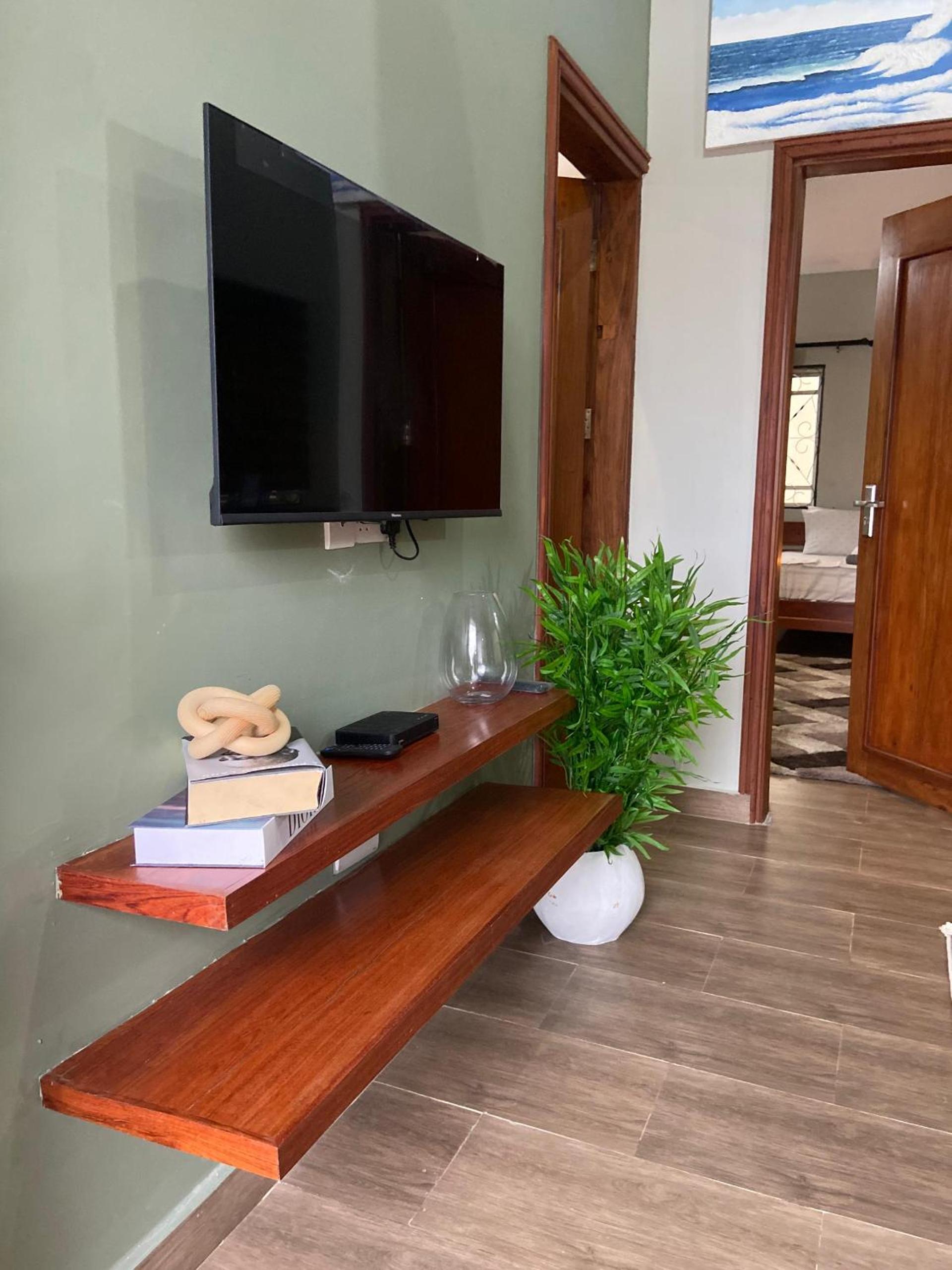 Apartment With Garden View